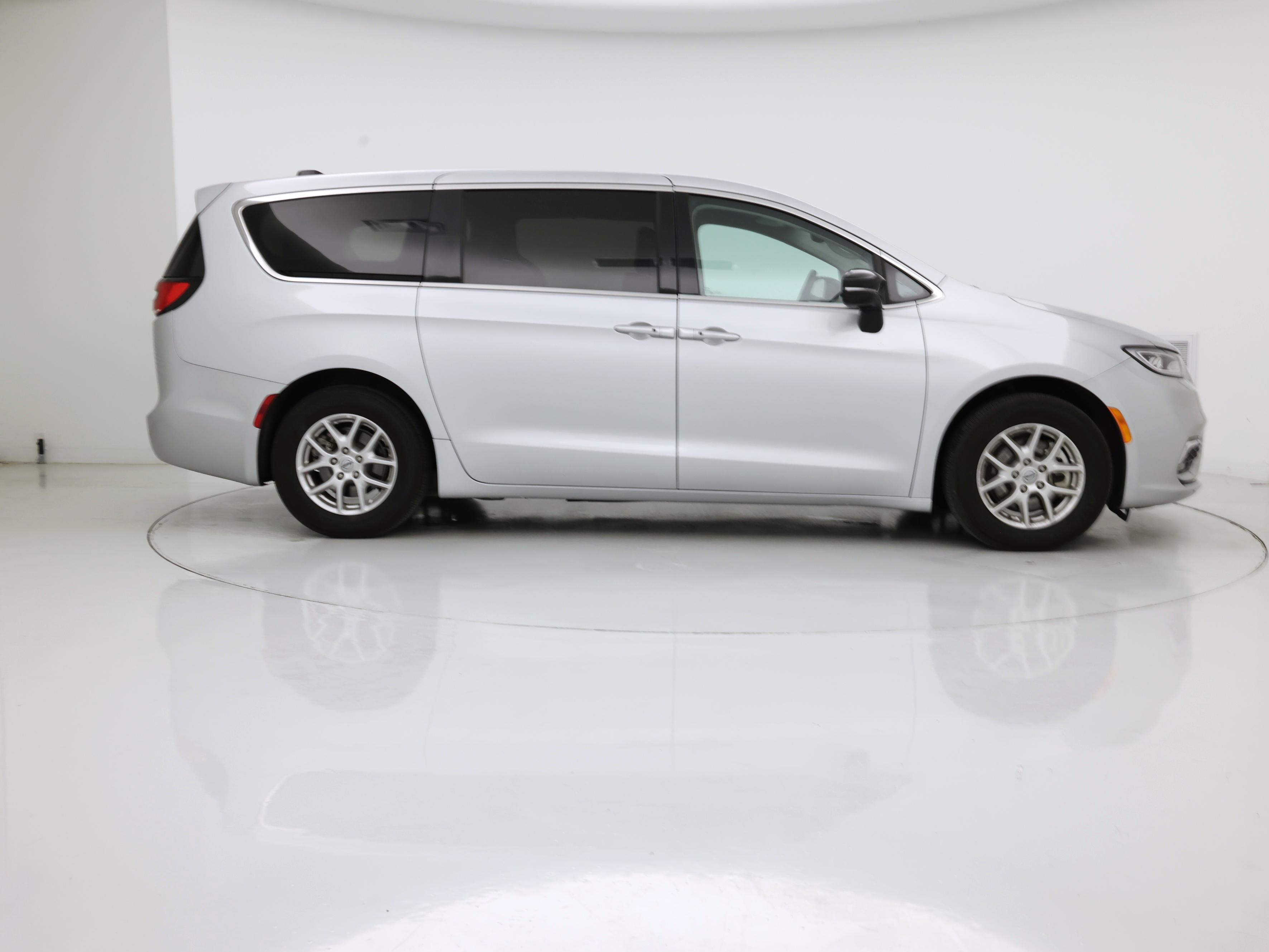 Thumbnail: 2024 Chrysler Pacifica - 7