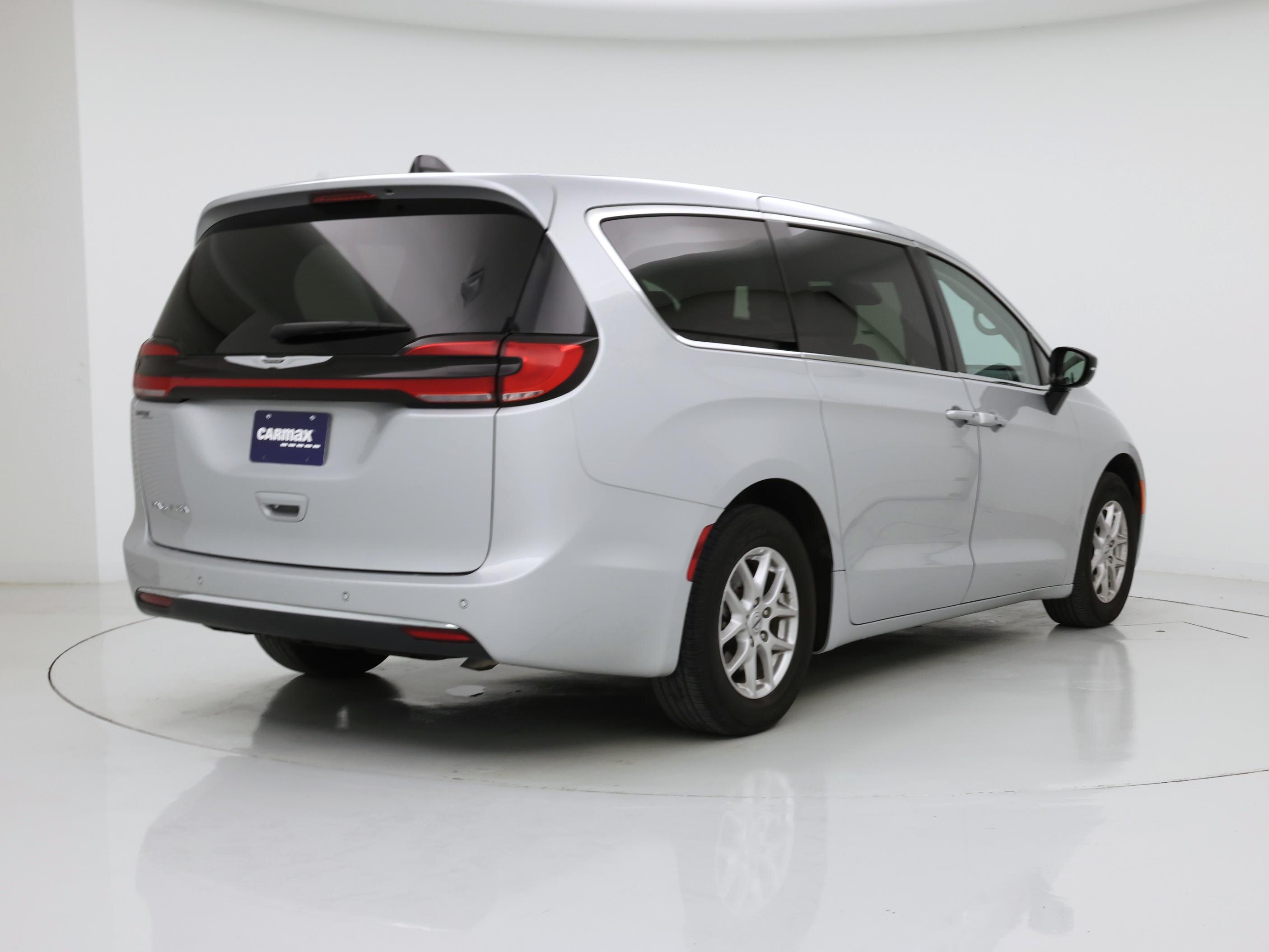 Thumbnail: 2024 Chrysler Pacifica - 8