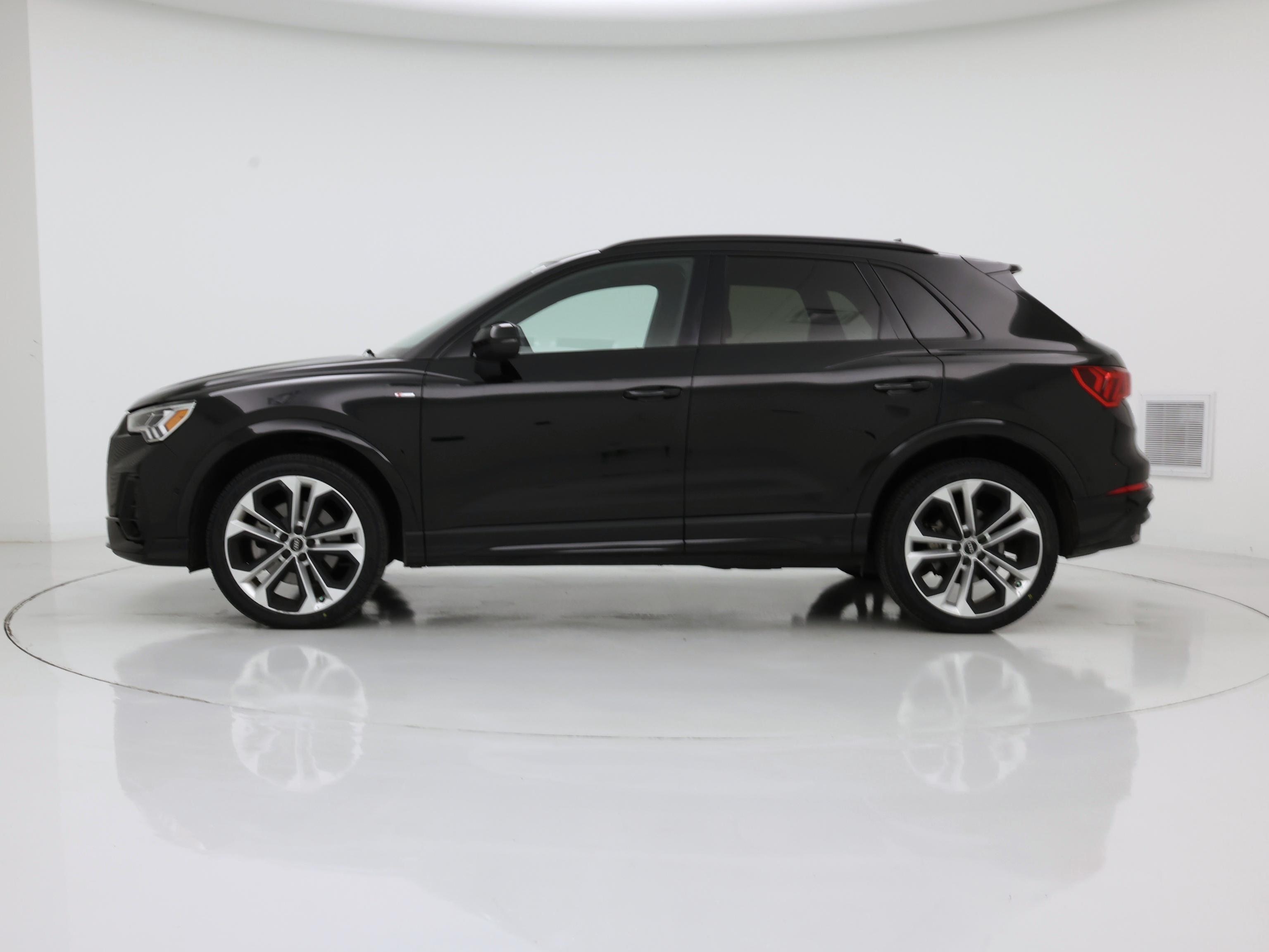 Thumbnail: 2021 Audi Q3 - 3