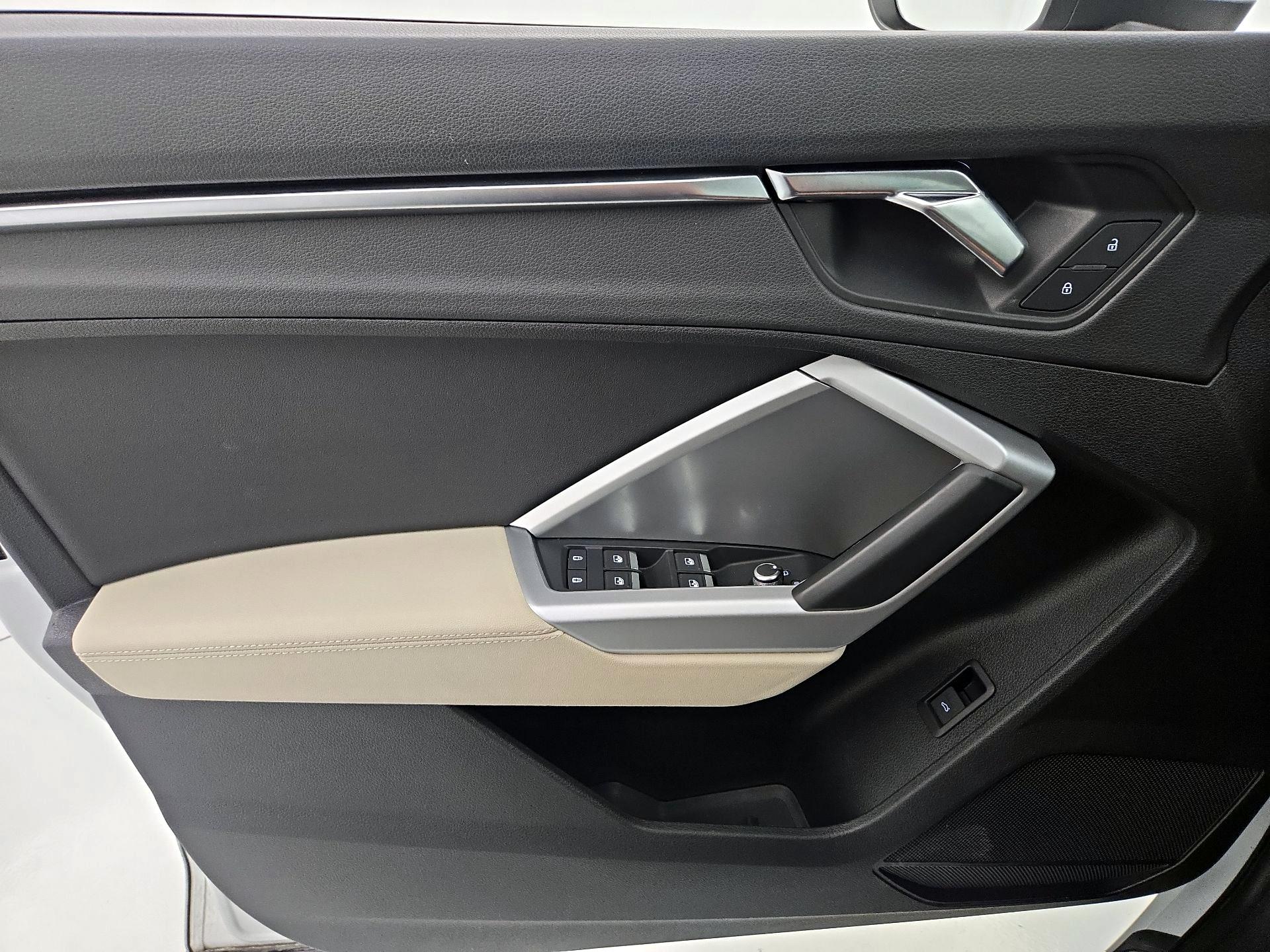 Thumbnail: 2020 Audi Q3 - 12