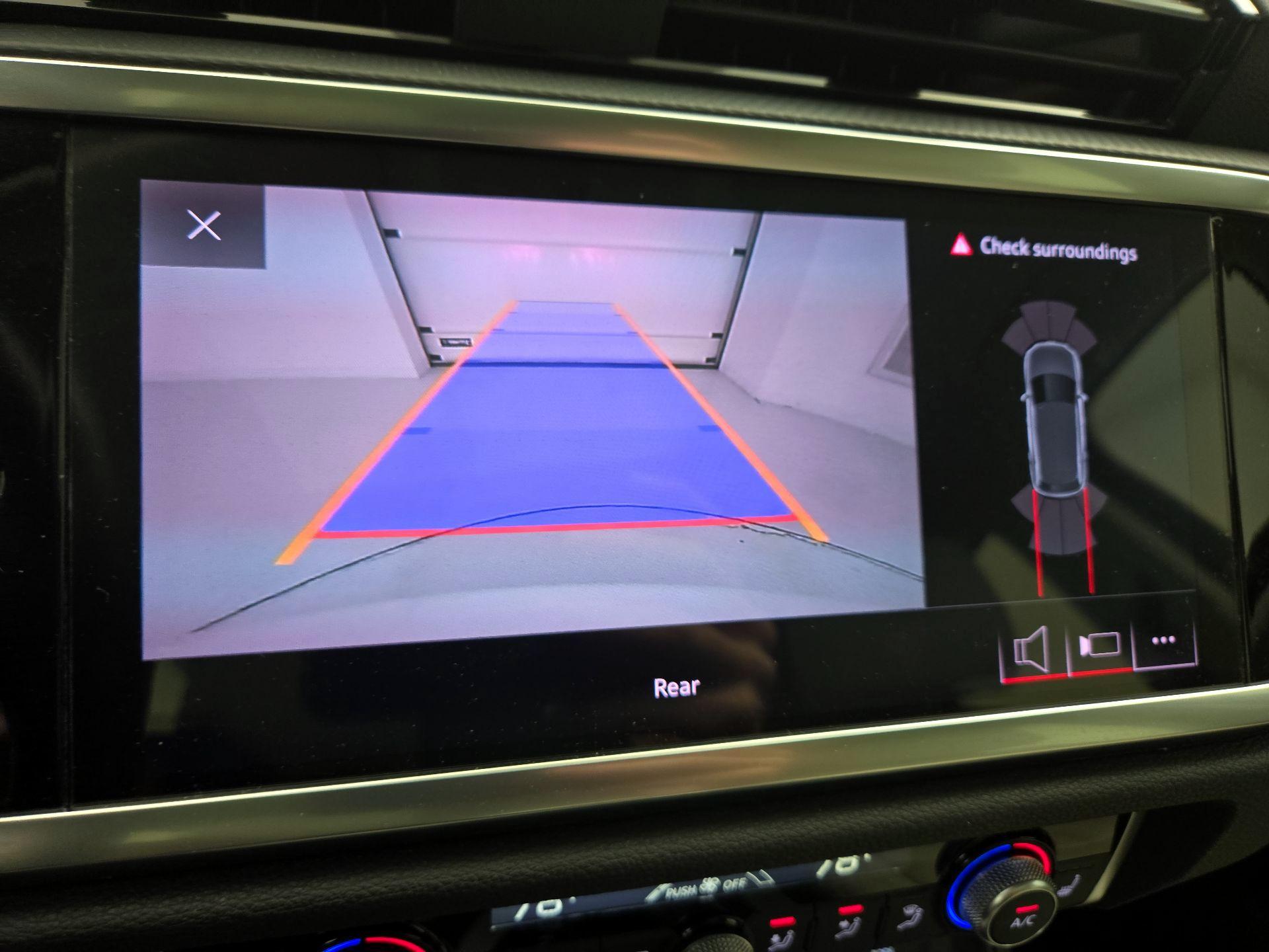 Thumbnail: 2020 Audi Q3 - 14