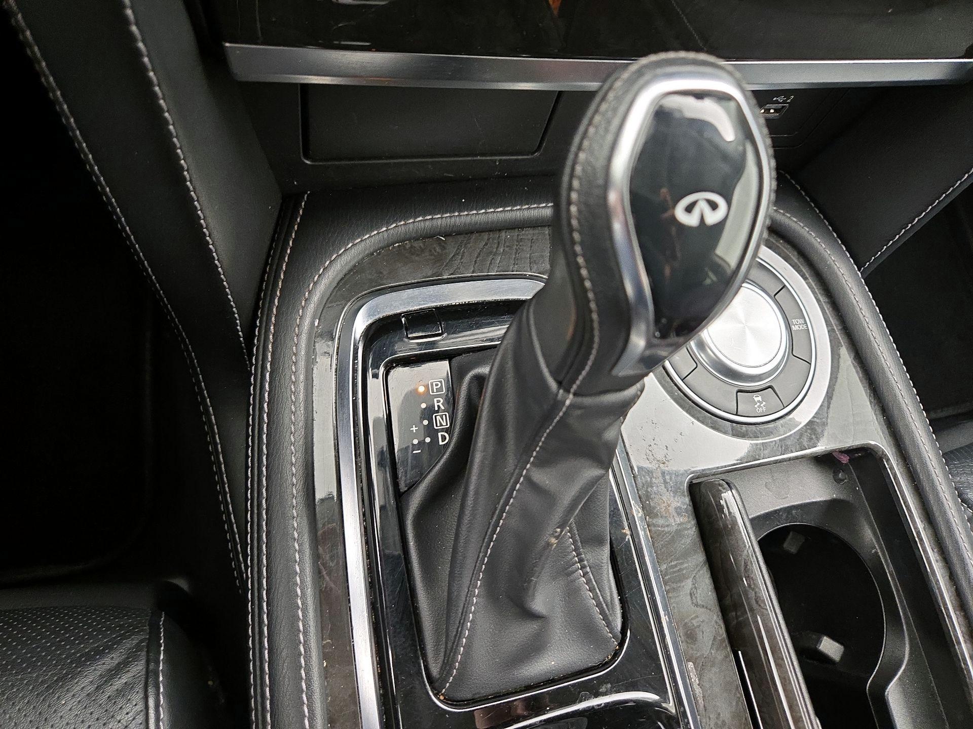 Thumbnail: 2022 INFINITI QX80 - 18