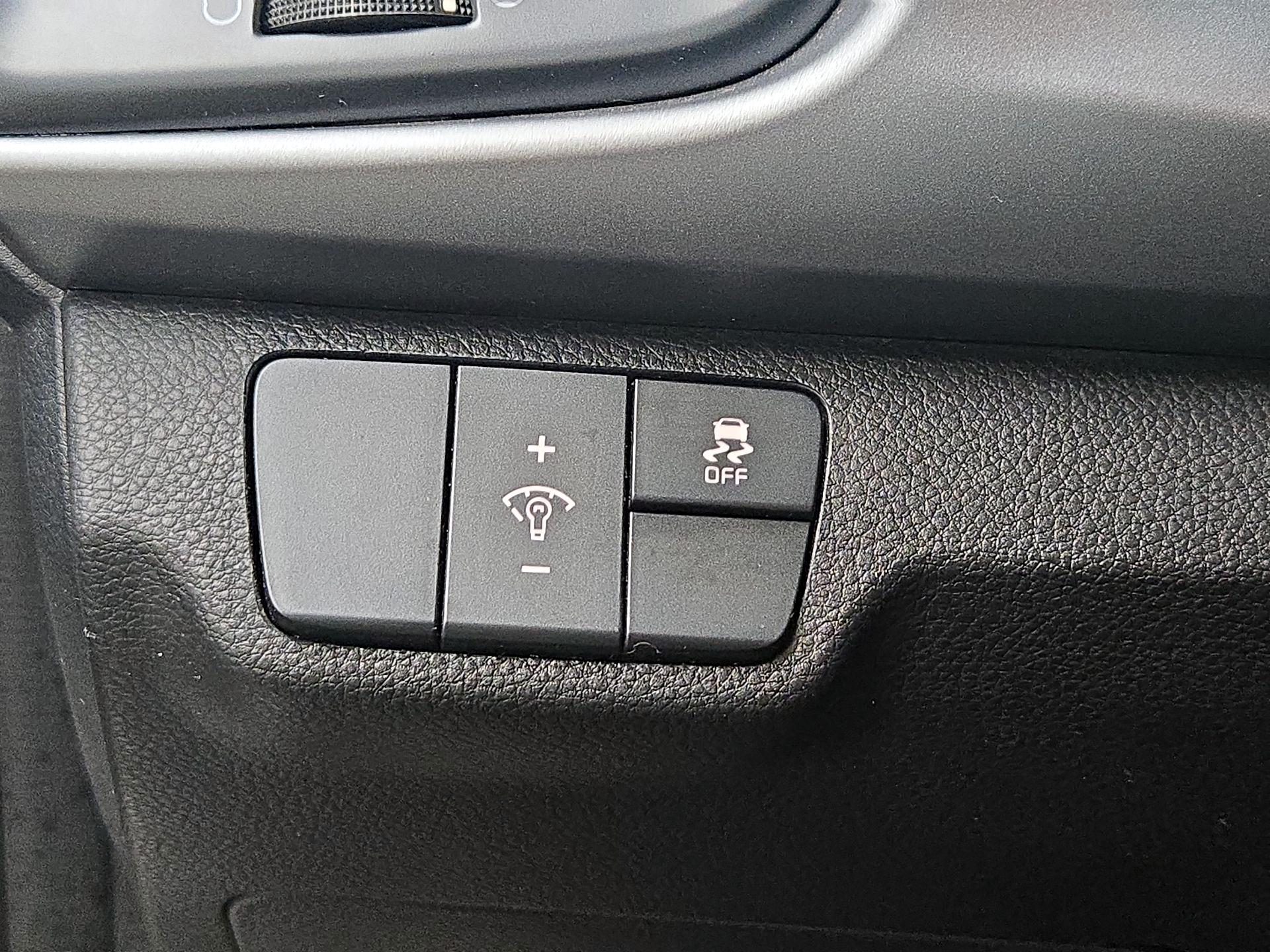 Thumbnail: 2023 Kia Rio - 13