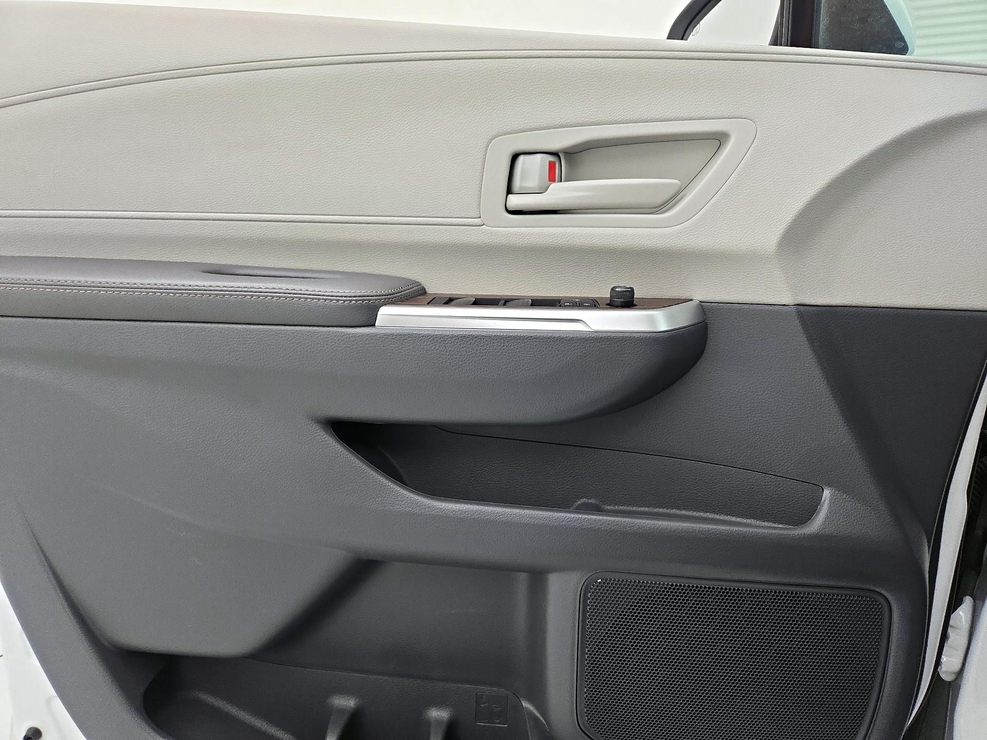 Thumbnail: 2024 Toyota Sienna - 12