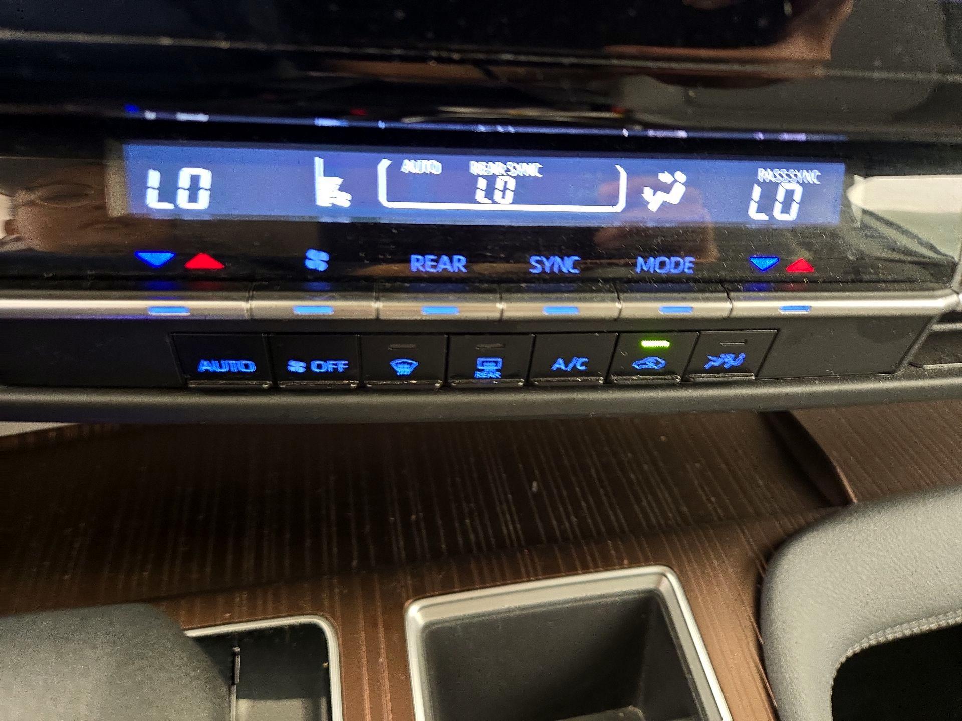 Thumbnail: 2024 Toyota Sienna - 16