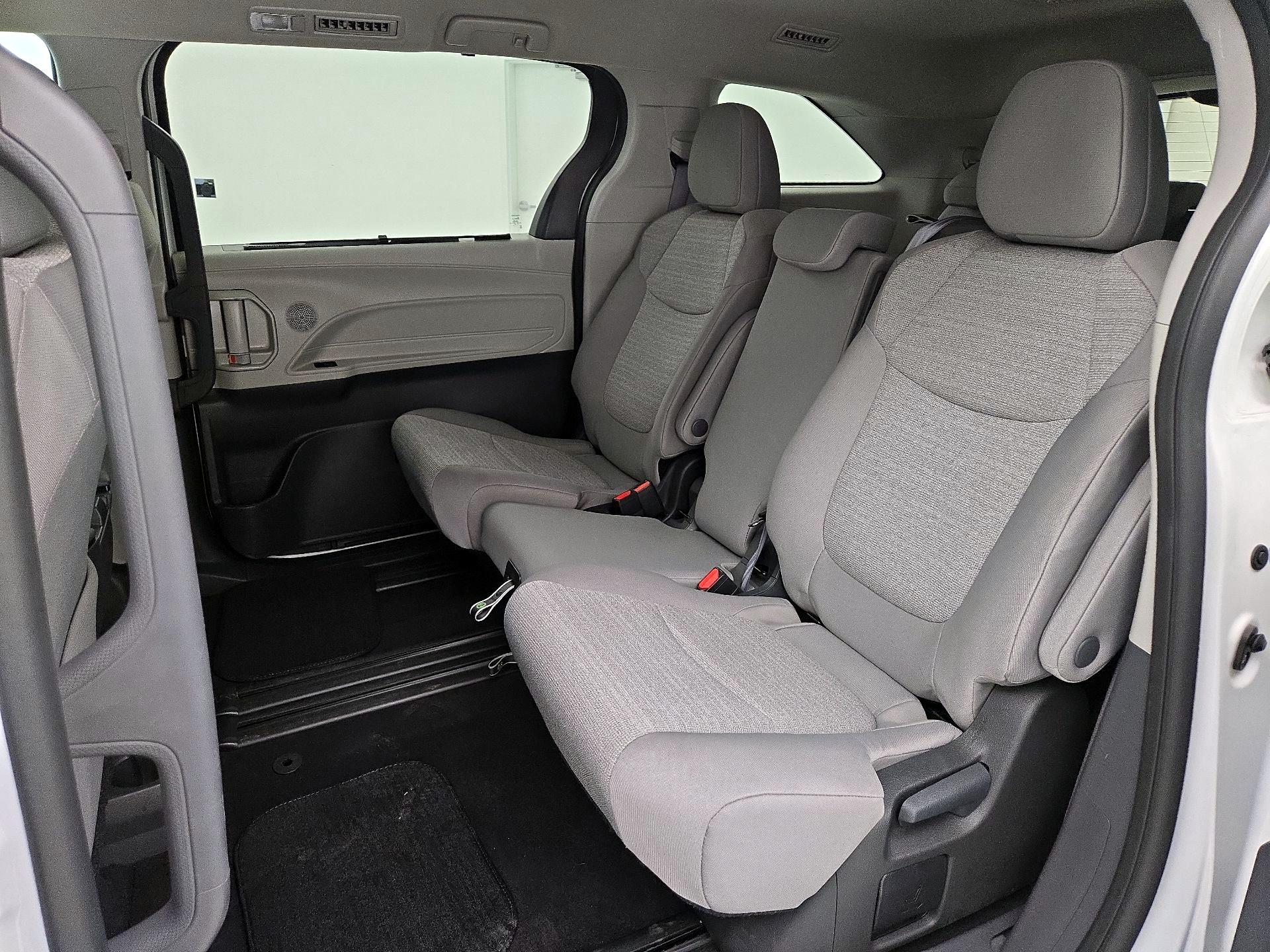 Thumbnail: 2024 Toyota Sienna - 19