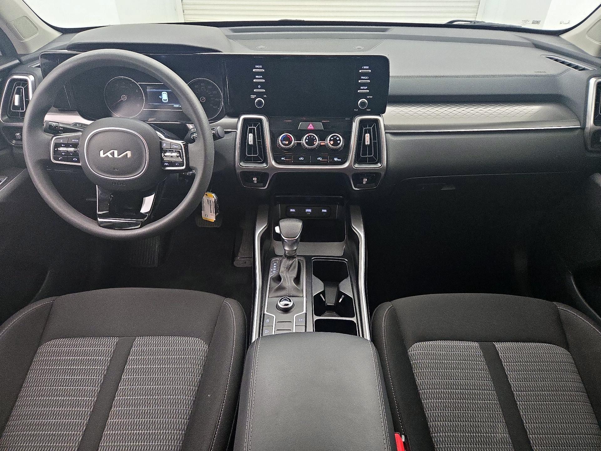 Thumbnail: 2023 Kia Sorento - 10