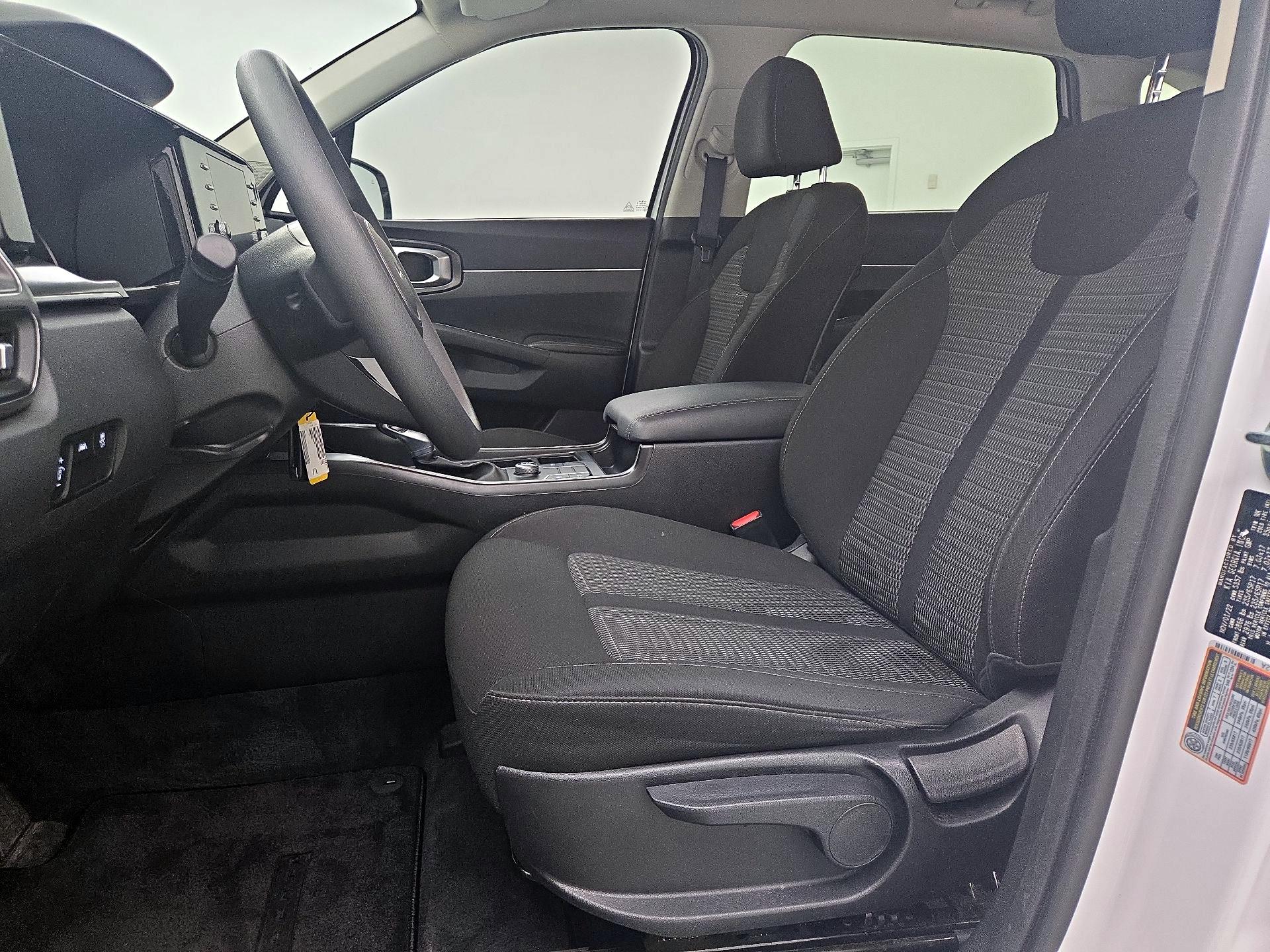 Thumbnail: 2023 Kia Sorento - 11