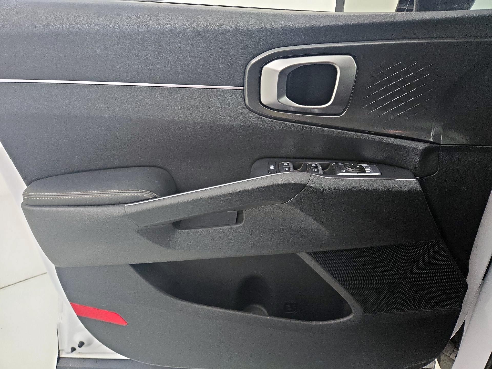 Thumbnail: 2023 Kia Sorento - 12