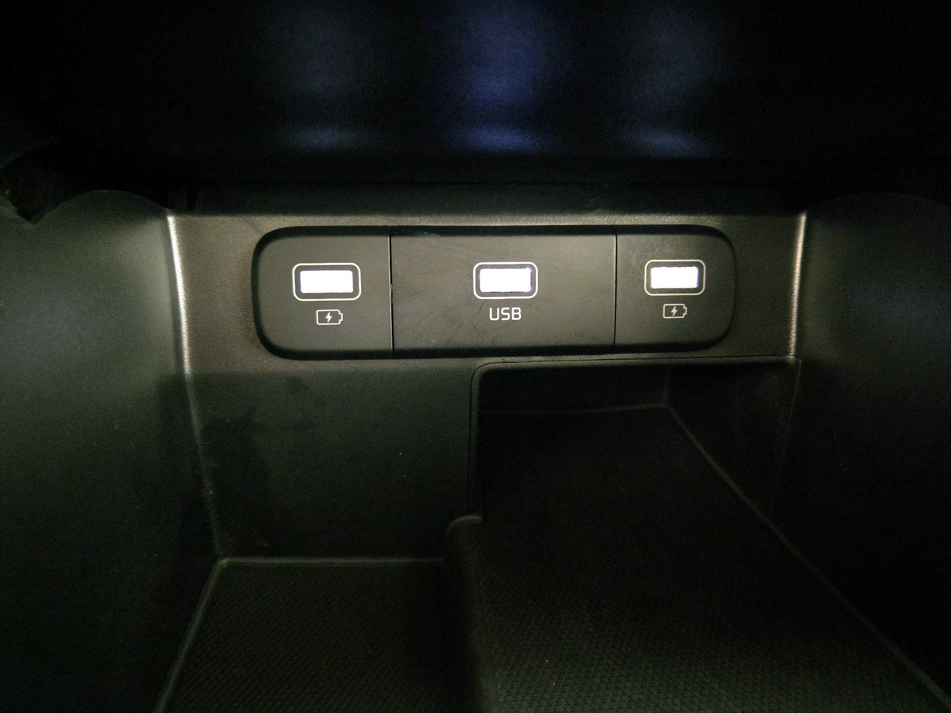 Thumbnail: 2023 Kia Sorento - 17