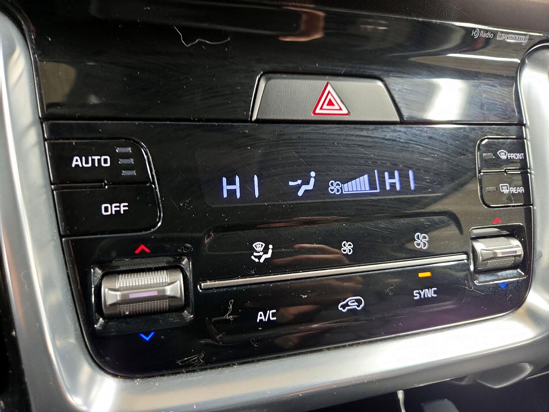 Thumbnail: 2022 Kia Sorento - 17