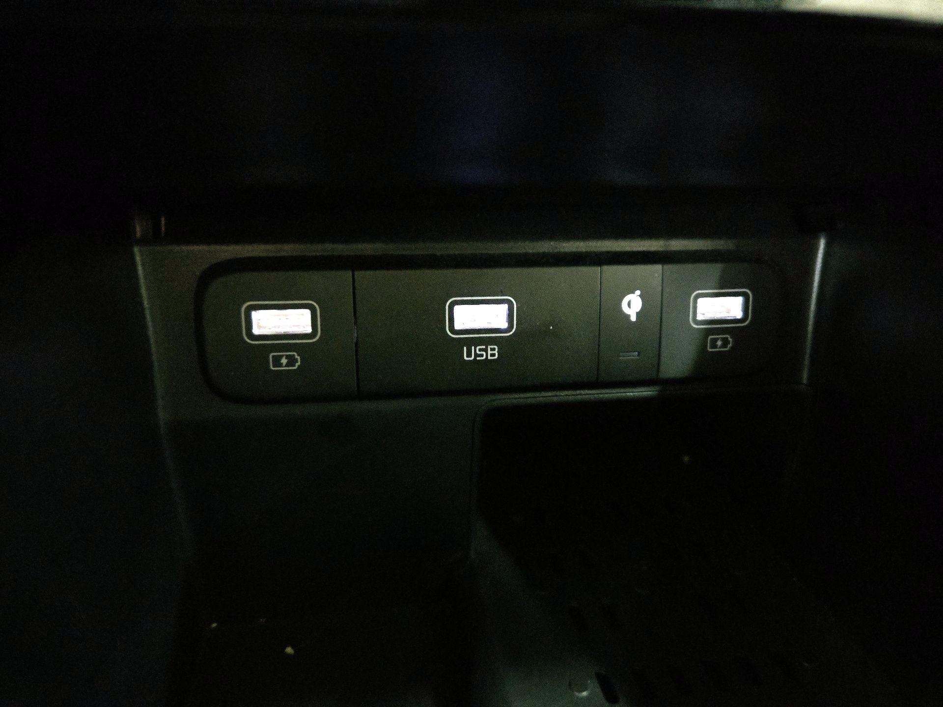 Thumbnail: 2022 Kia Sorento - 19