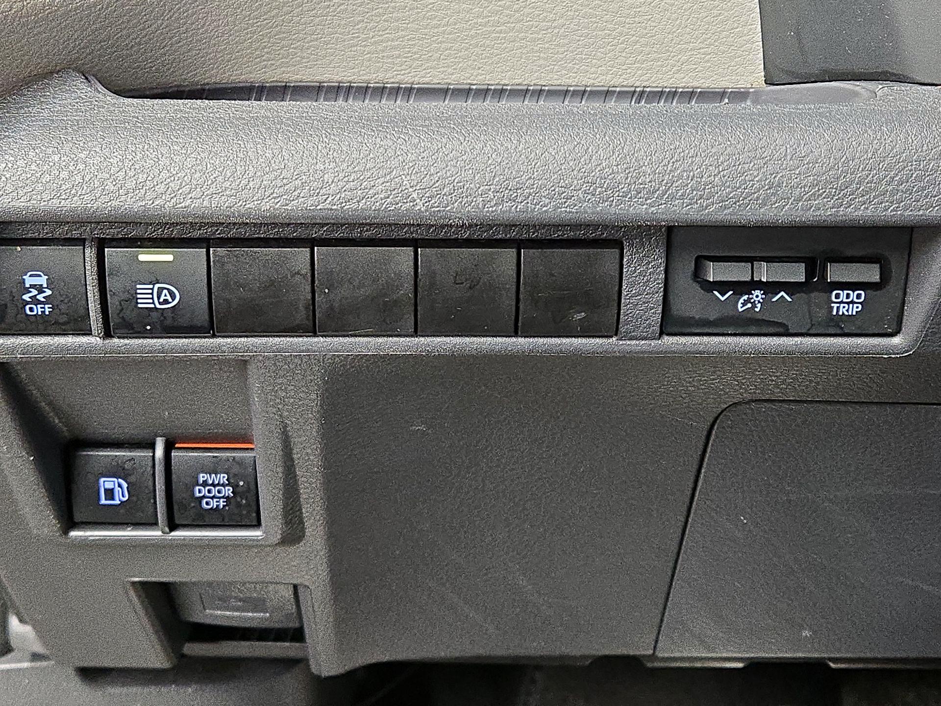 Thumbnail: 2024 Toyota Sienna - 13