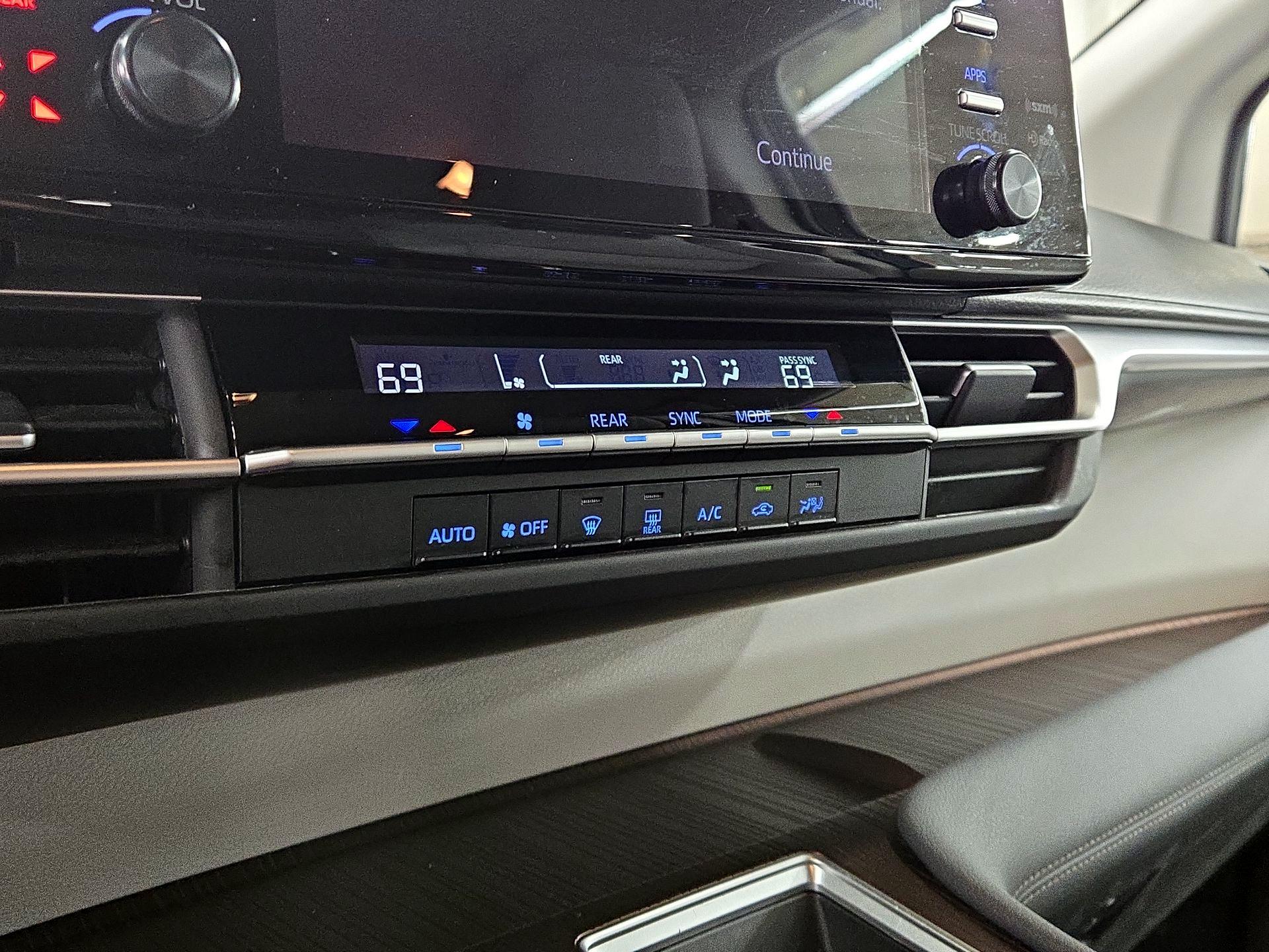 Thumbnail: 2024 Toyota Sienna - 16