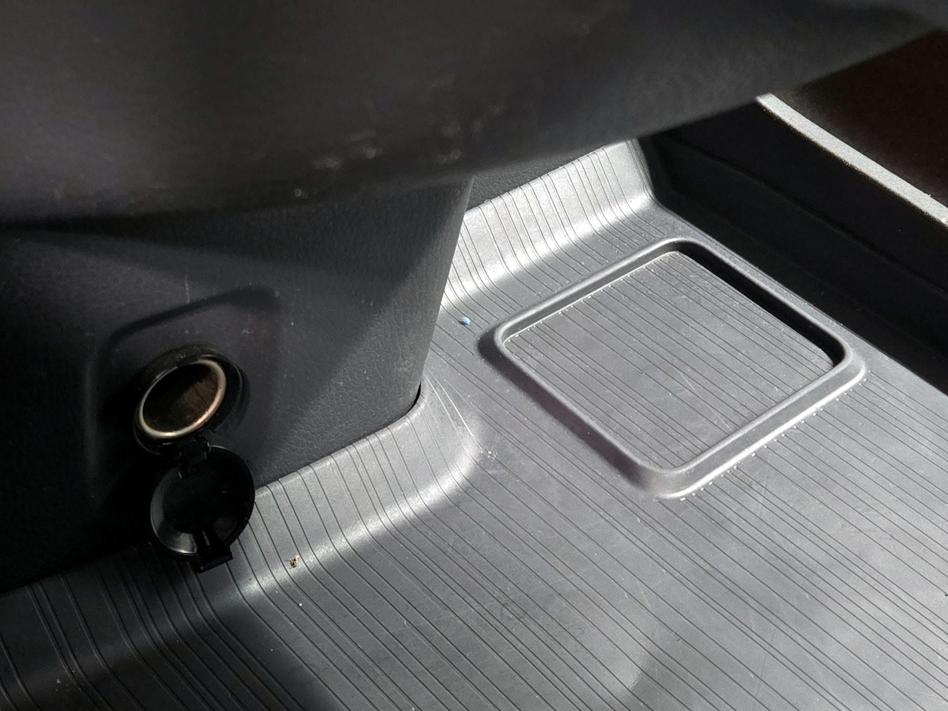 Thumbnail: 2024 Toyota Sienna - 18