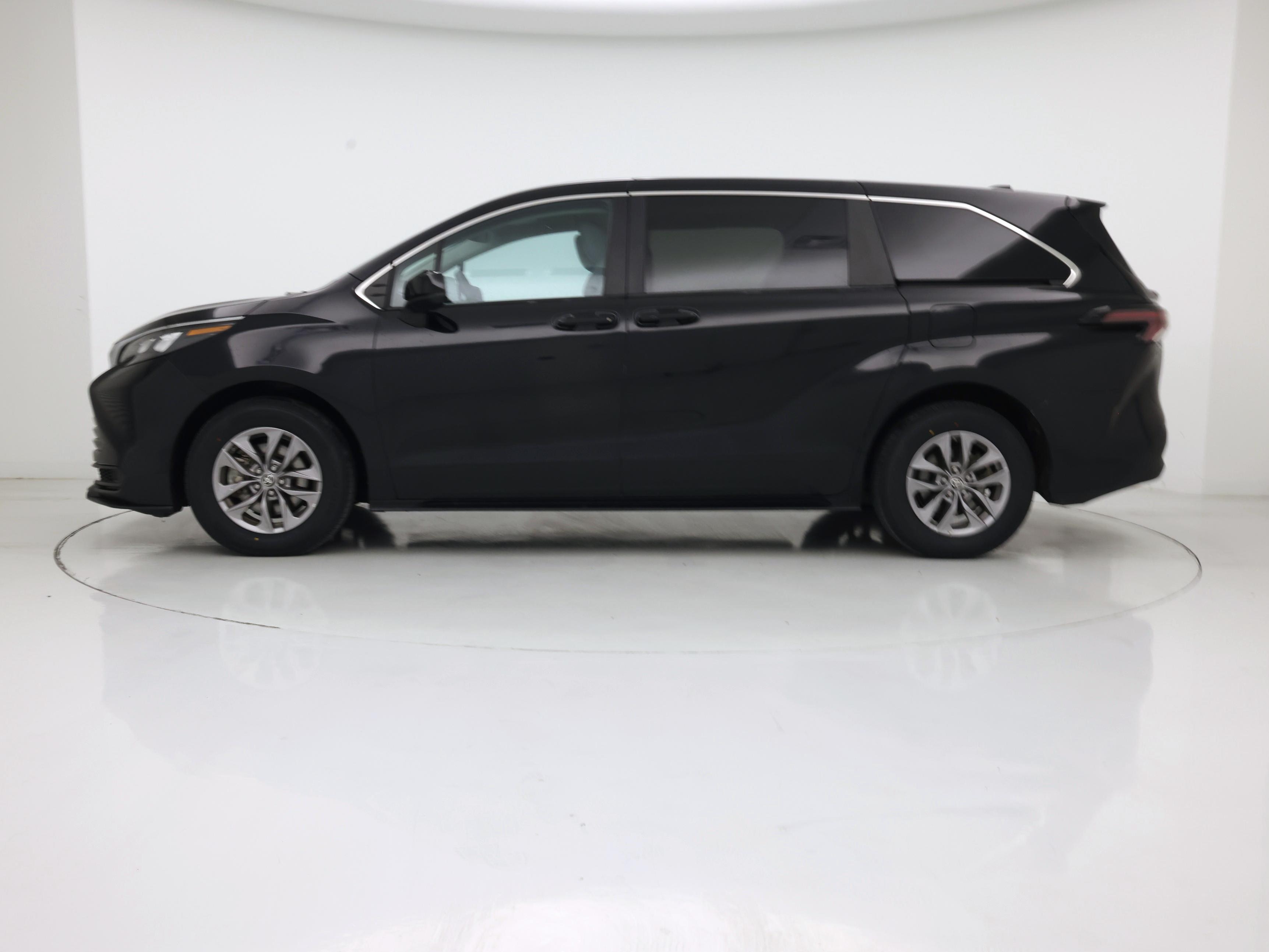 Thumbnail: 2024 Toyota Sienna - 3