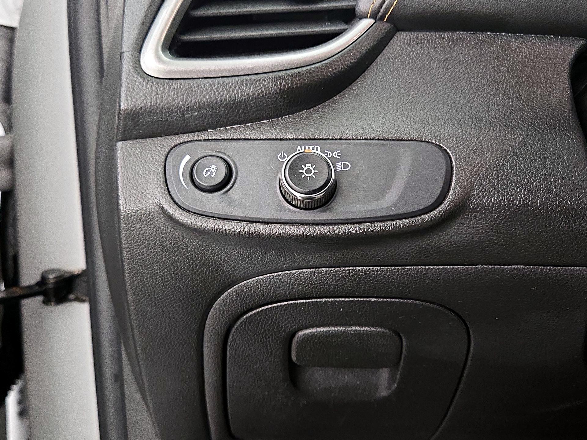 Thumbnail: 2017 Chevrolet Trax - 13