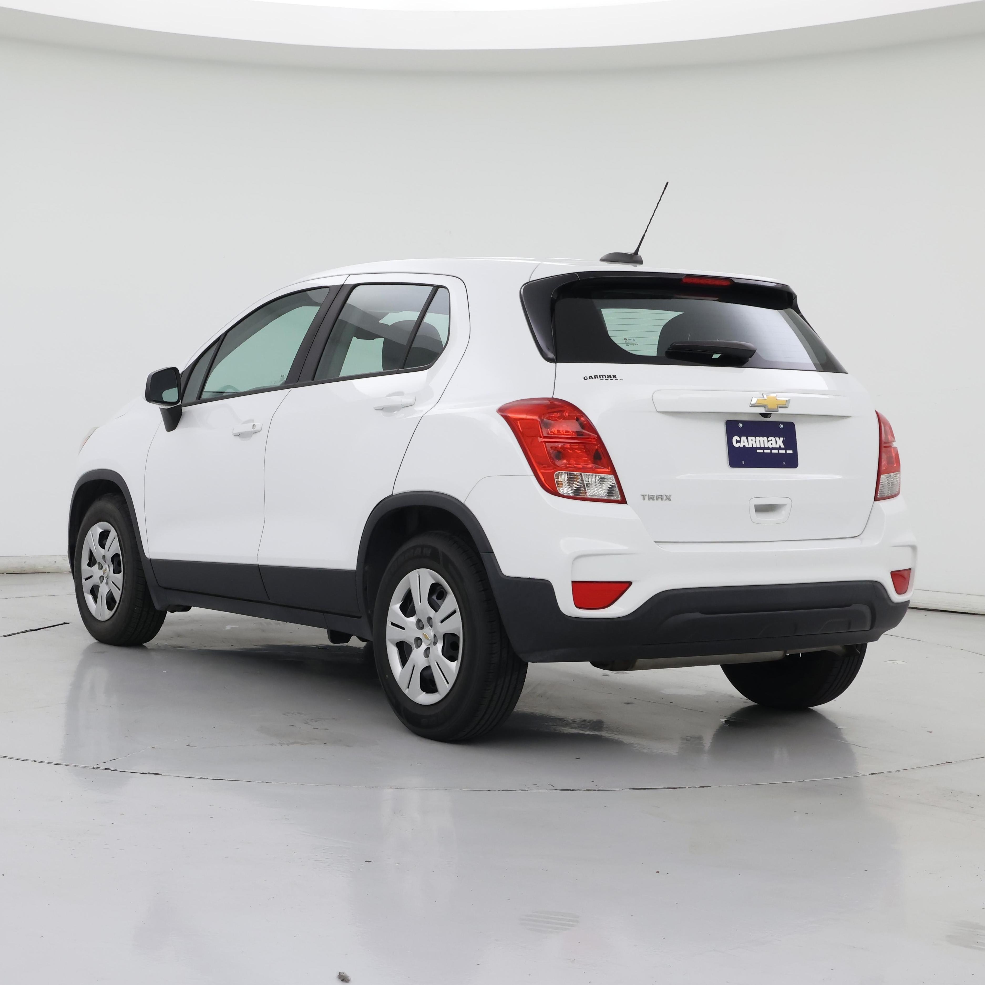 Thumbnail: 2017 Chevrolet Trax - 2