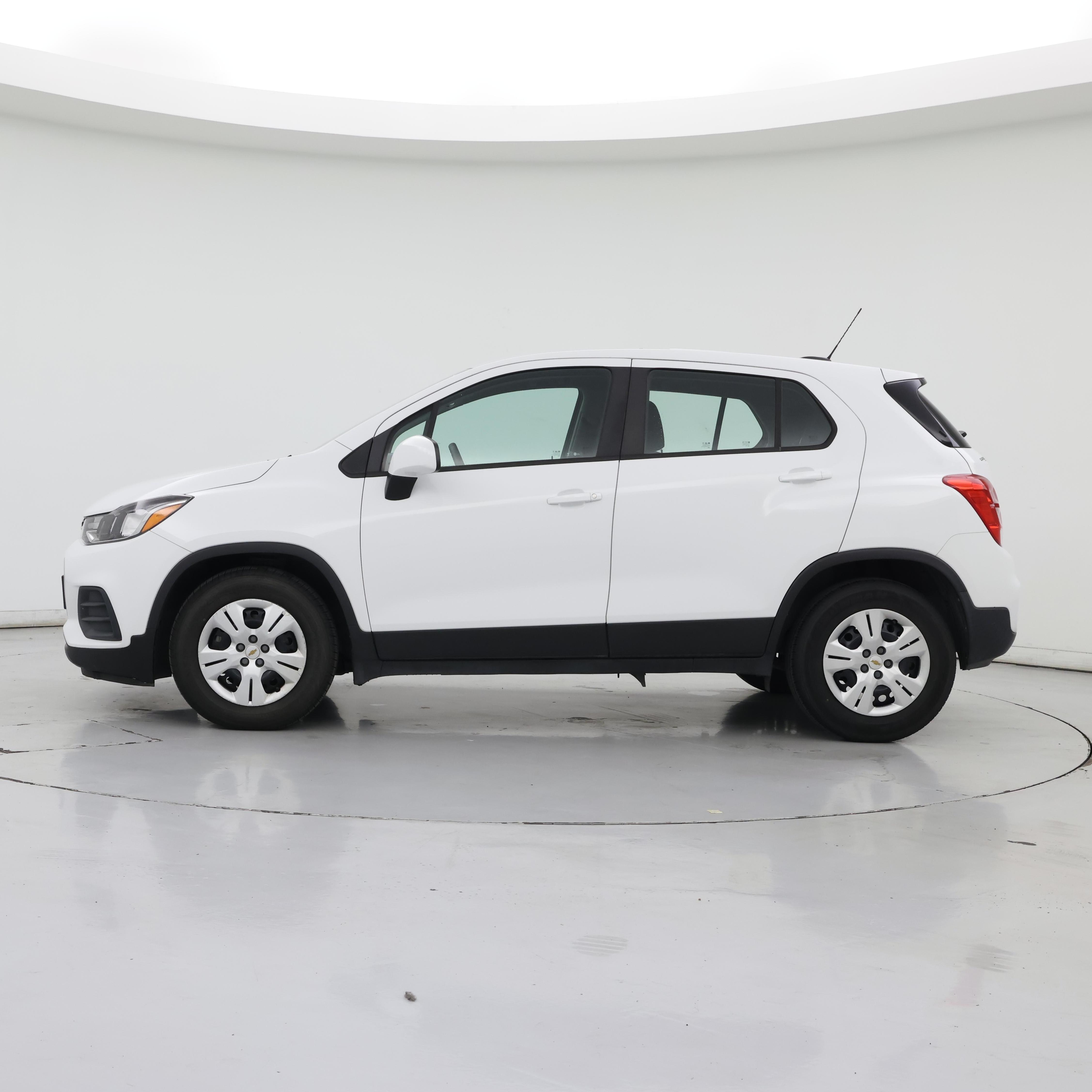 Thumbnail: 2017 Chevrolet Trax - 3