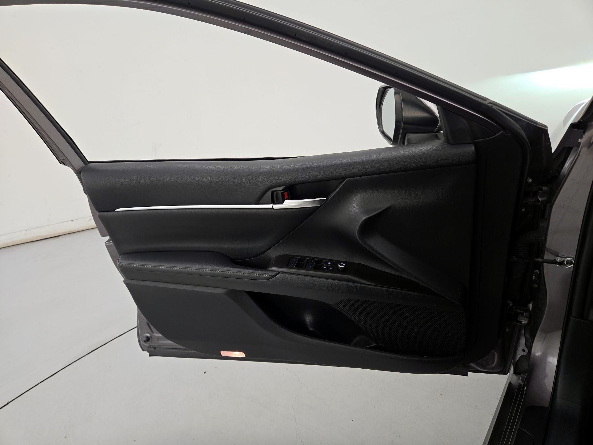 Thumbnail: 2021 Toyota Camry - 12