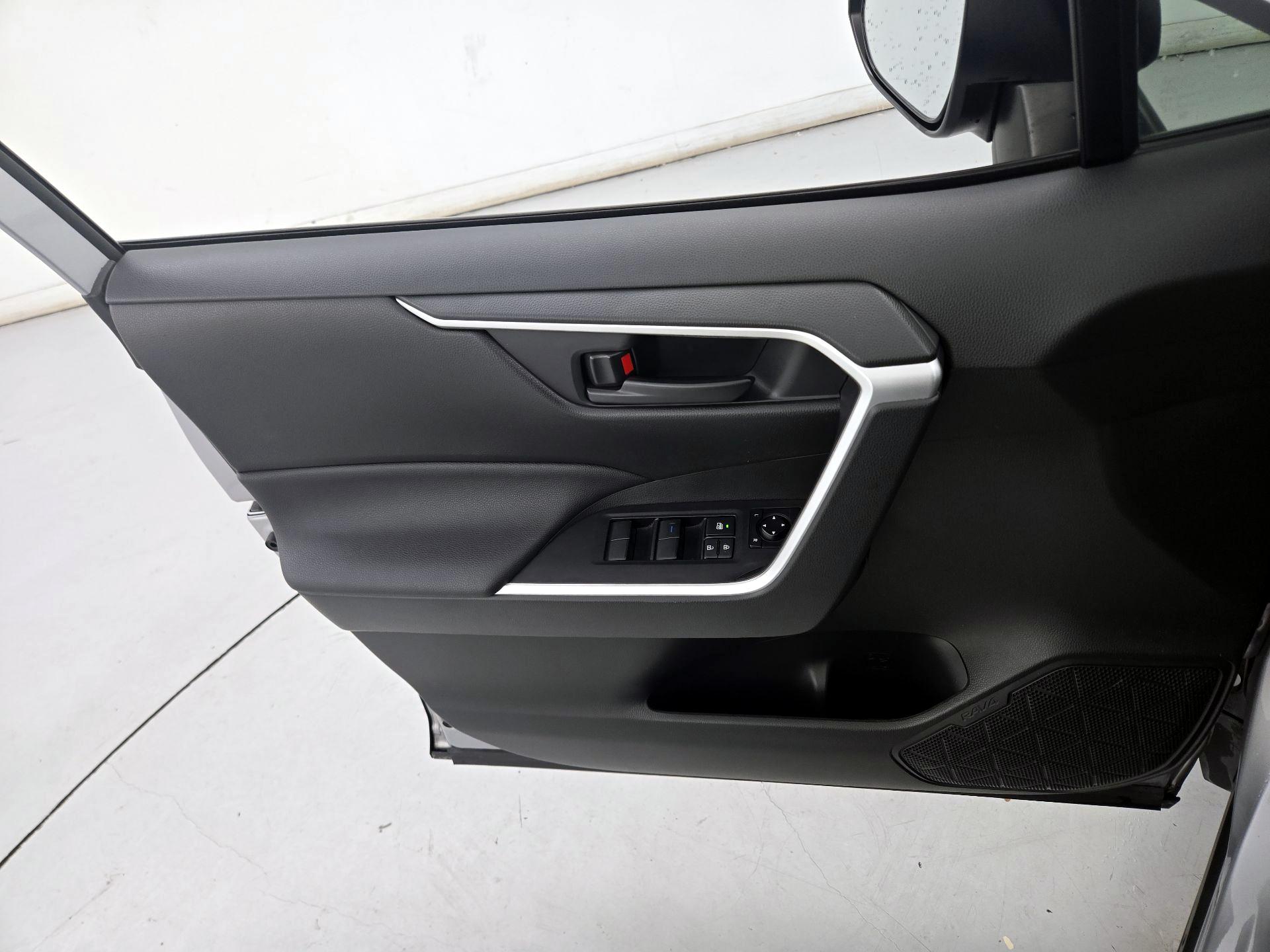 Thumbnail: 2021 Toyota RAV4 - 12