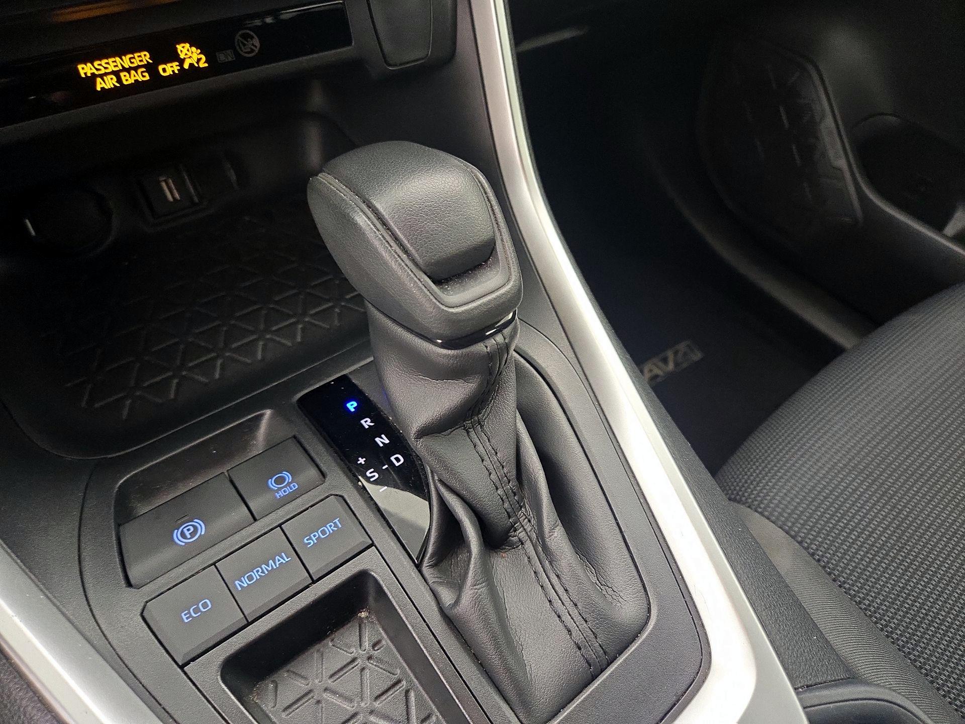 Thumbnail: 2021 Toyota RAV4 - 17