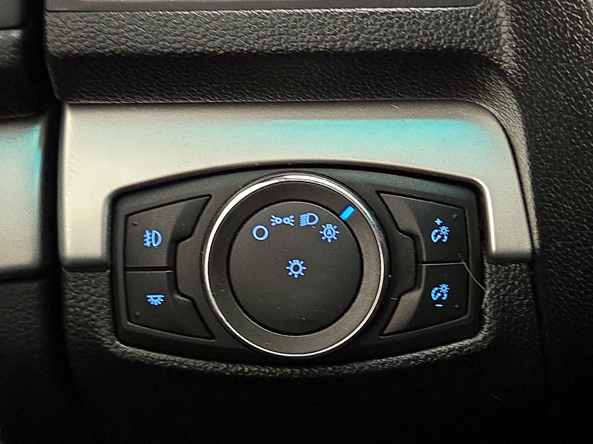 Thumbnail: 2016 Ford Explorer - 13