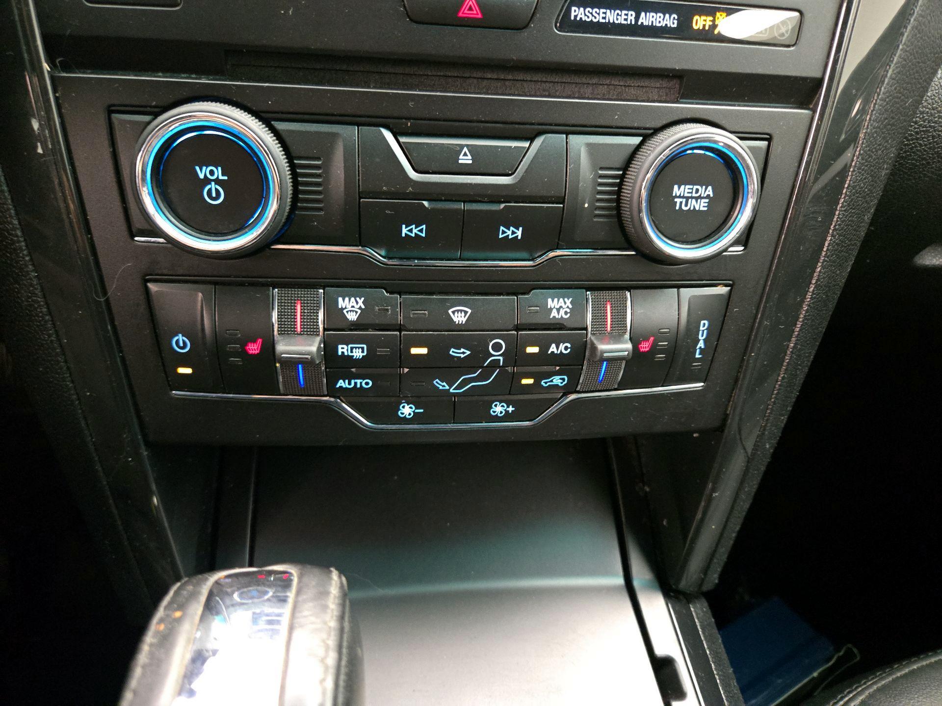 Thumbnail: 2016 Ford Explorer - 16