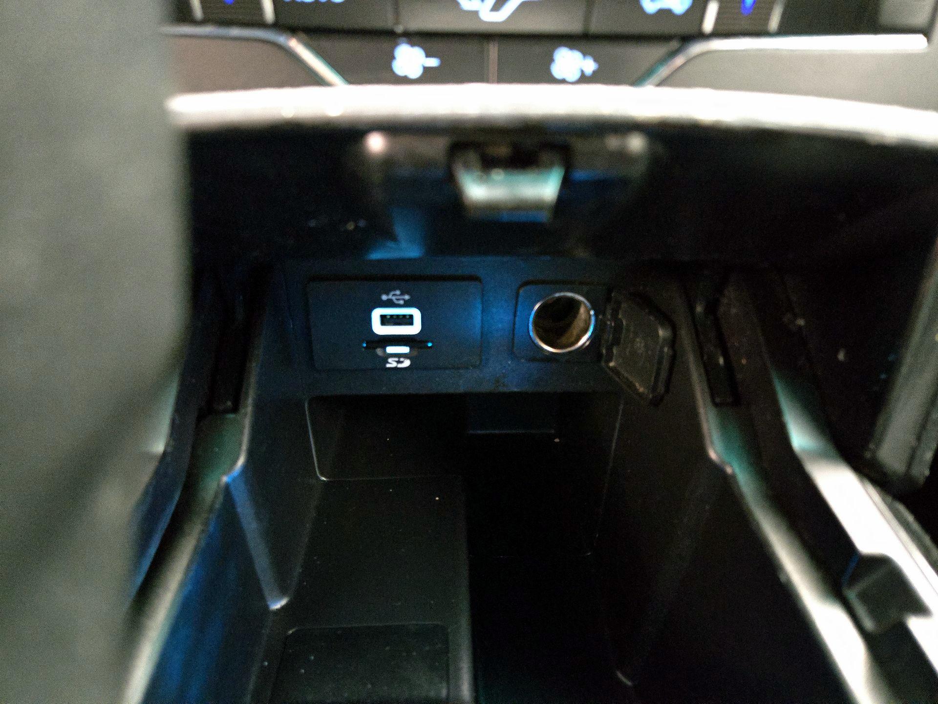 Thumbnail: 2016 Ford Explorer - 18