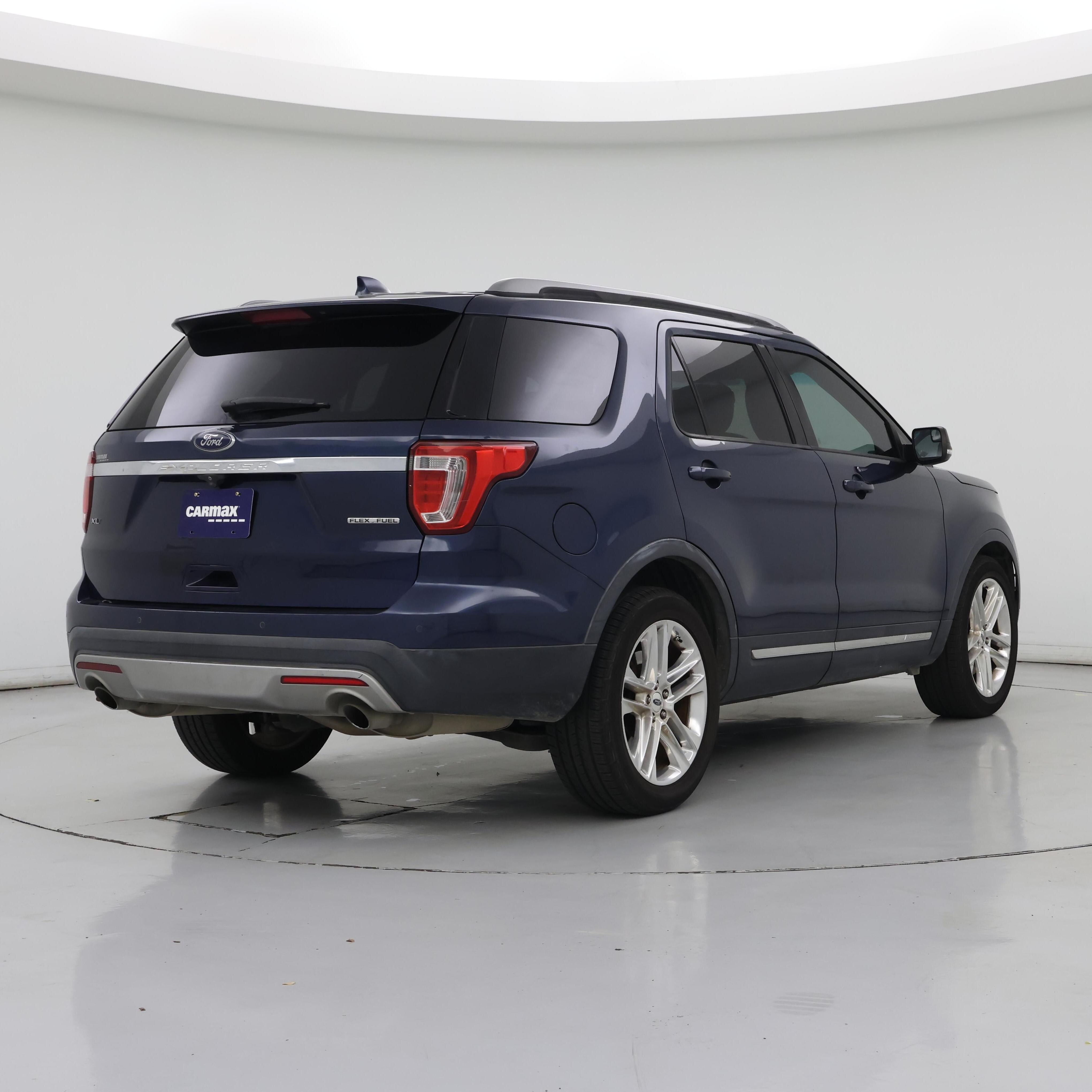 Thumbnail: 2016 Ford Explorer - 8