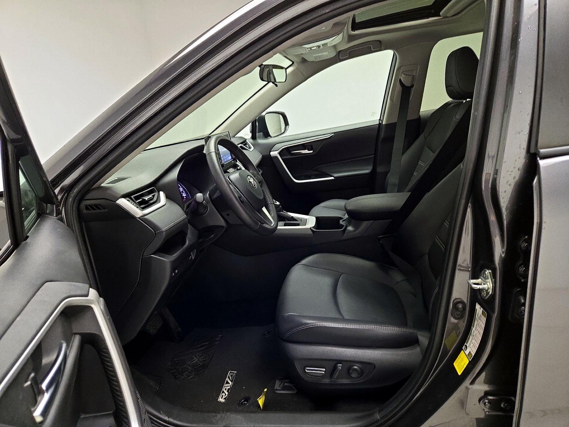 Thumbnail: 2022 Toyota RAV4 - 11