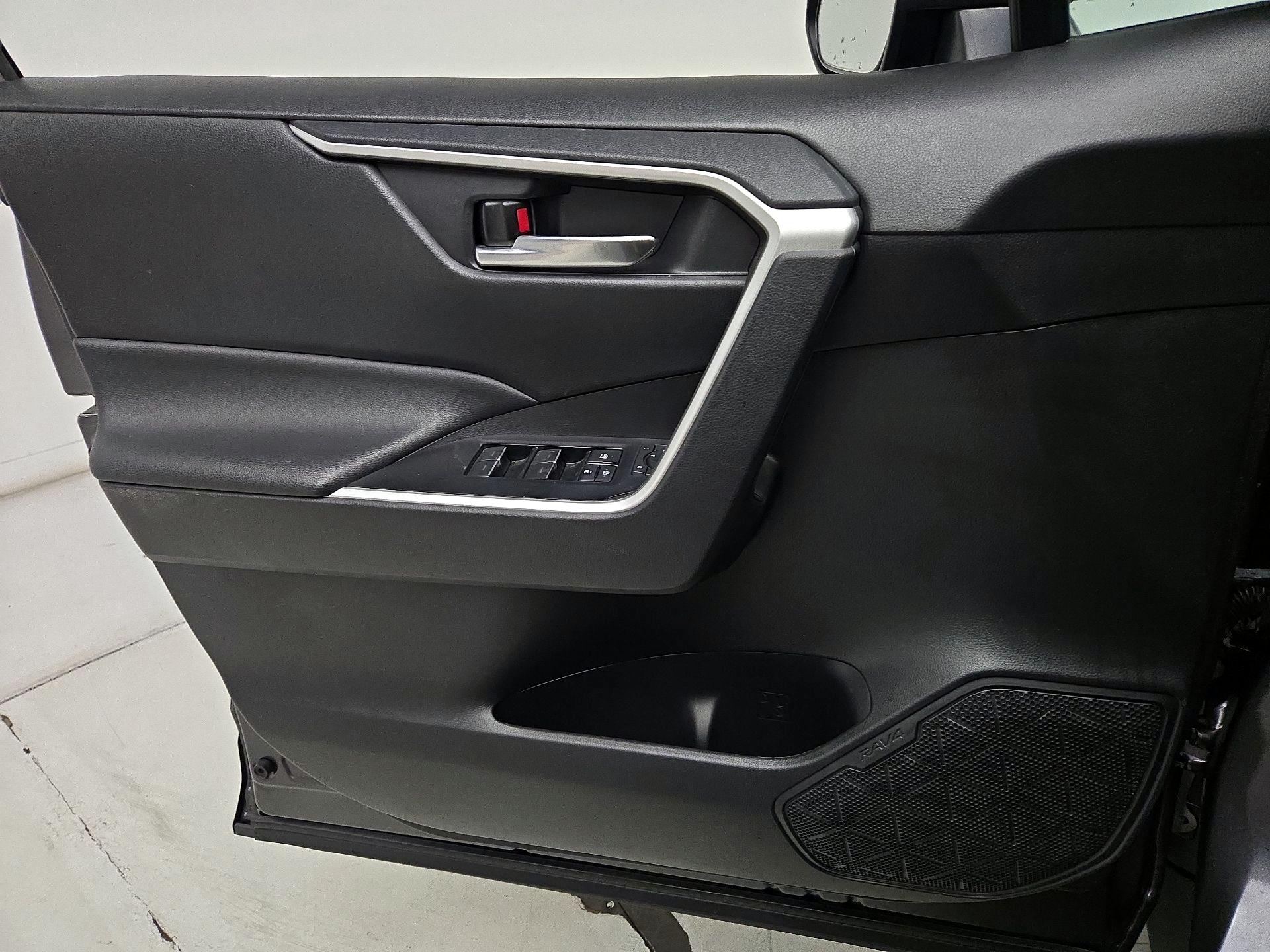 Thumbnail: 2022 Toyota RAV4 - 12