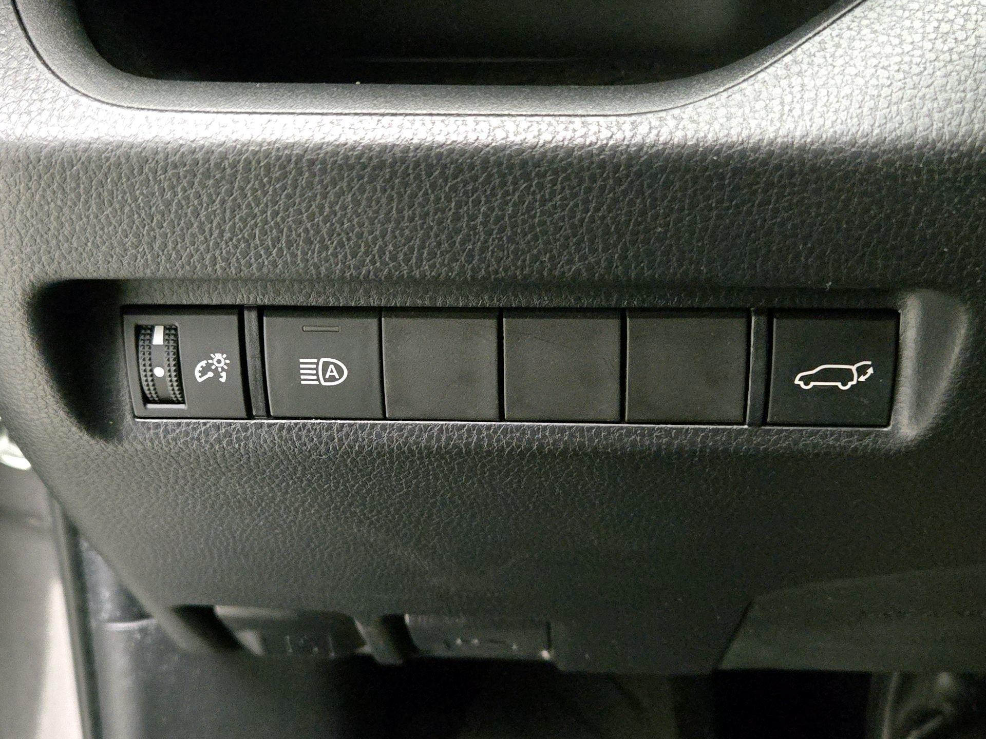 Thumbnail: 2022 Toyota RAV4 - 13