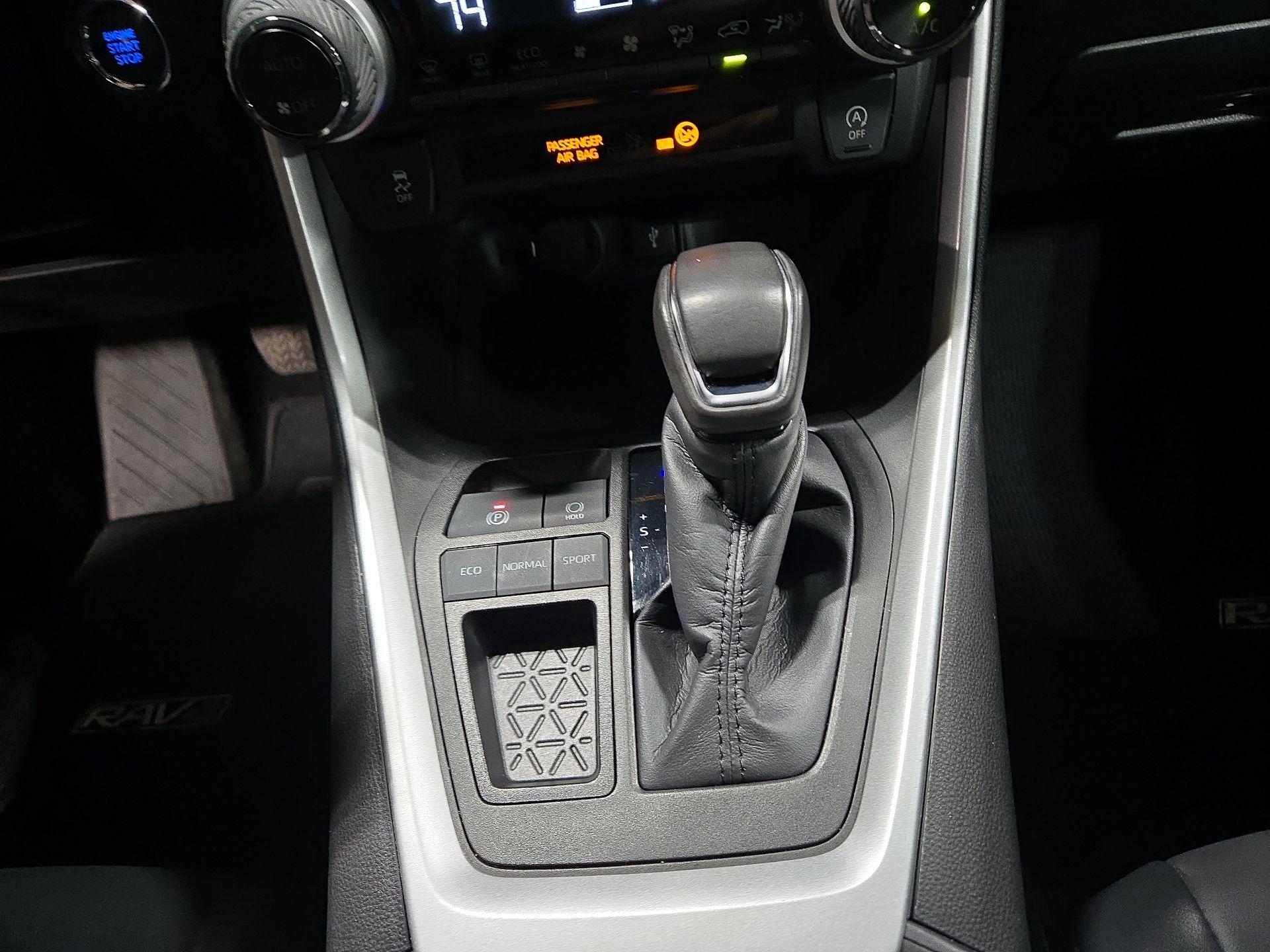 Thumbnail: 2022 Toyota RAV4 - 17