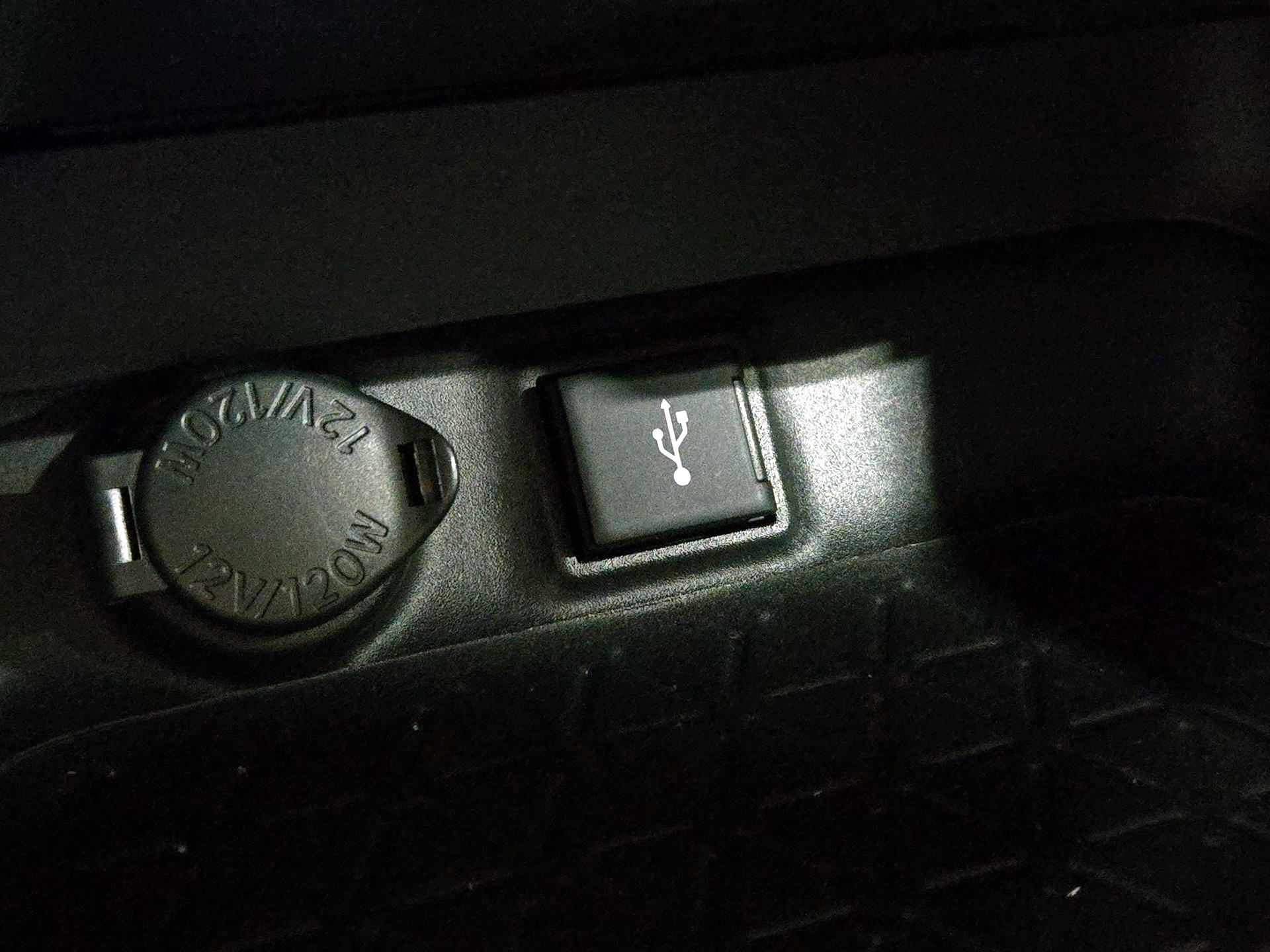 Thumbnail: 2022 Toyota RAV4 - 18