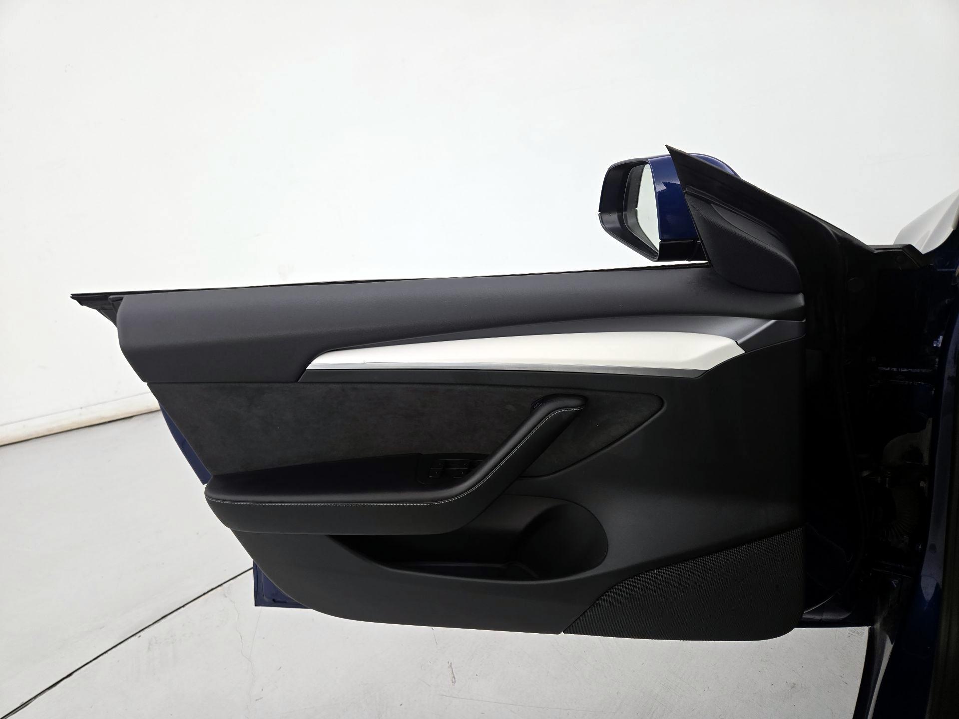 Thumbnail: 2022 Tesla Model 3 - 12