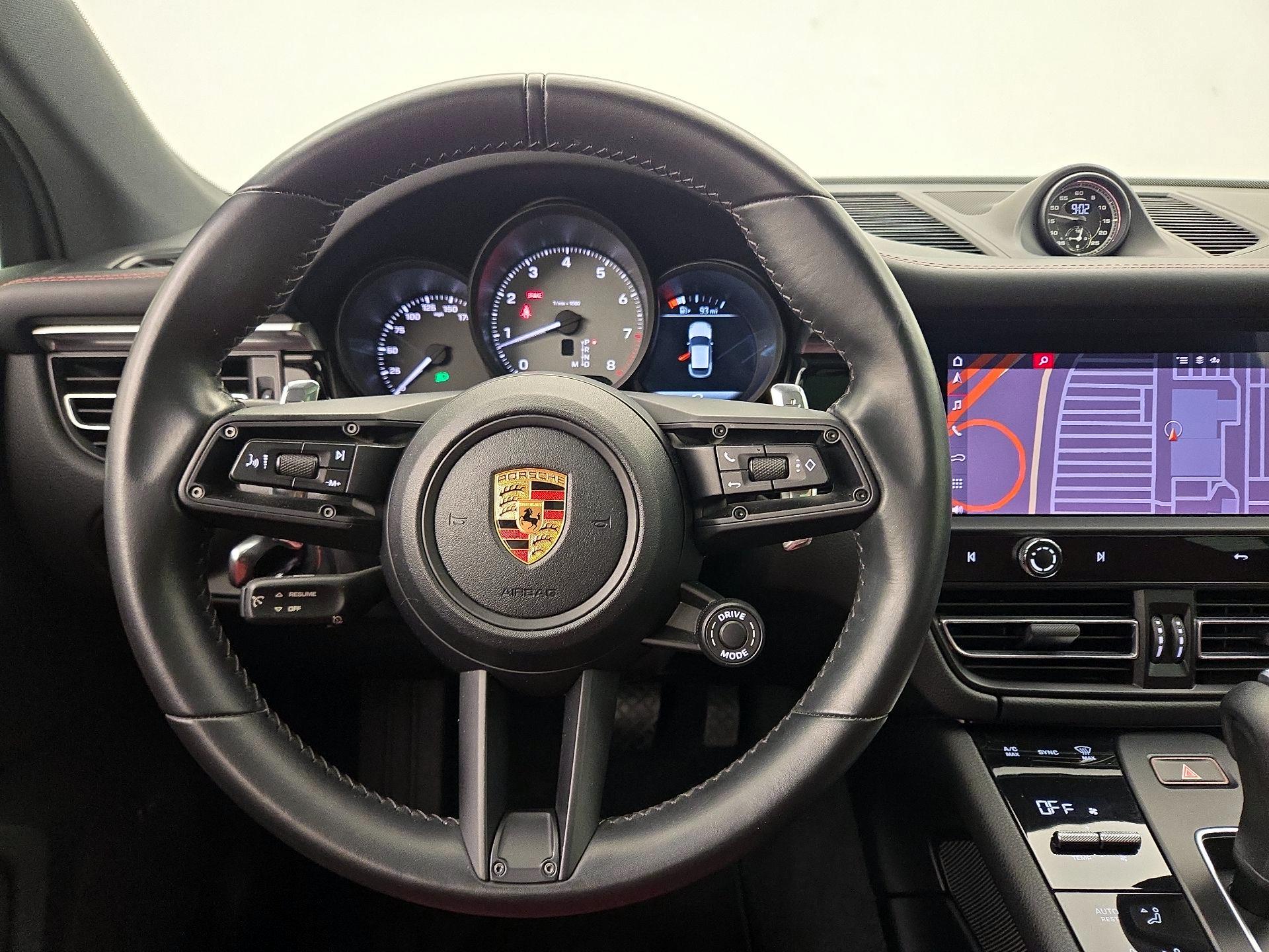 Thumbnail: 2022 Porsche Macan - 10