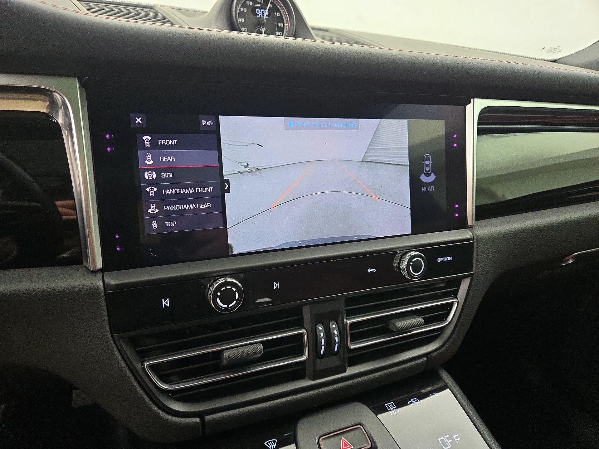 Thumbnail: 2022 Porsche Macan - 15