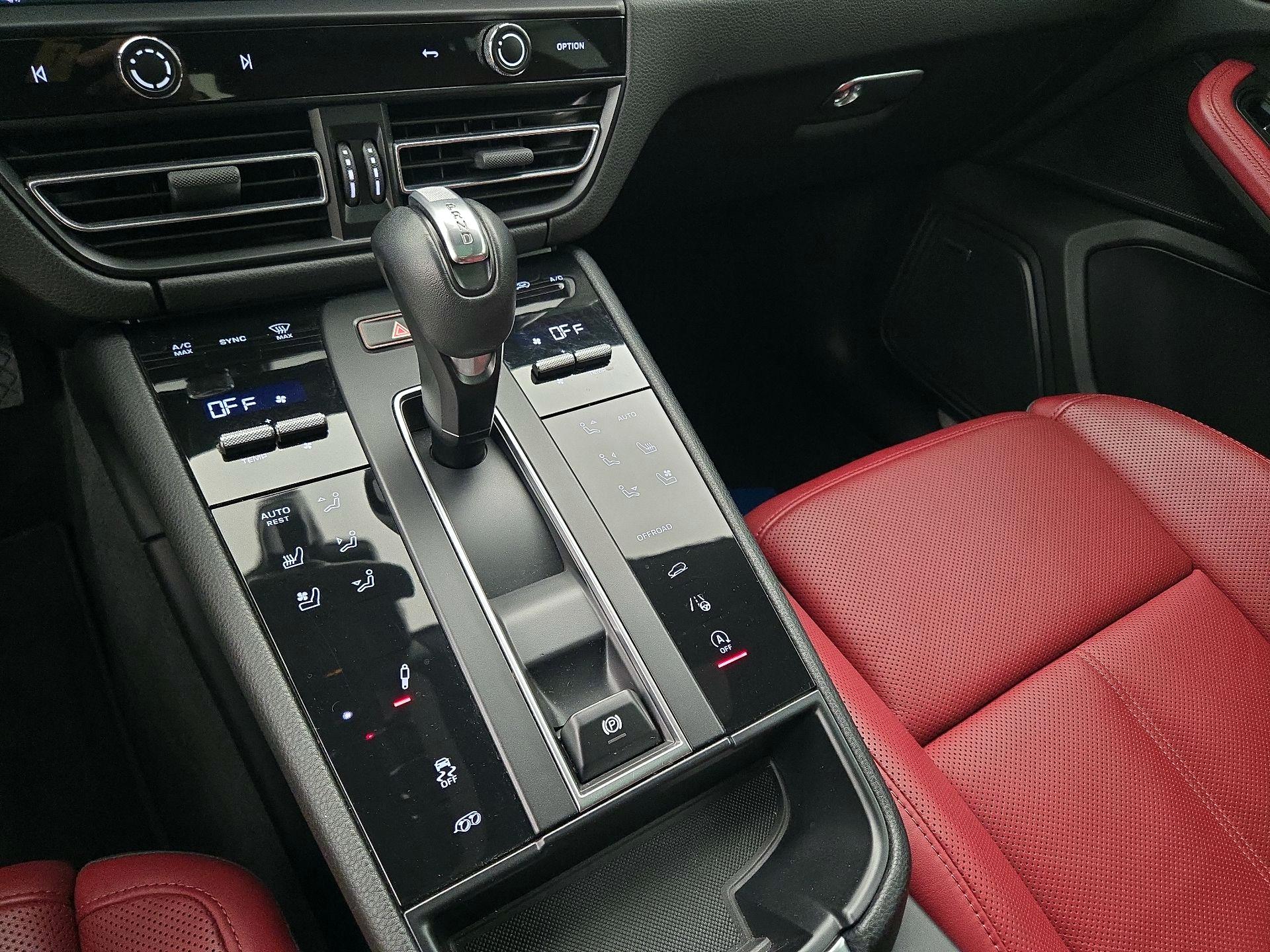 Thumbnail: 2022 Porsche Macan - 18