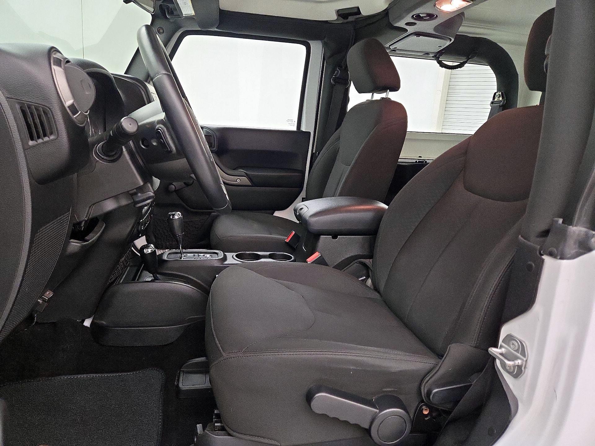 Thumbnail: 2016 Jeep Wrangler - 11