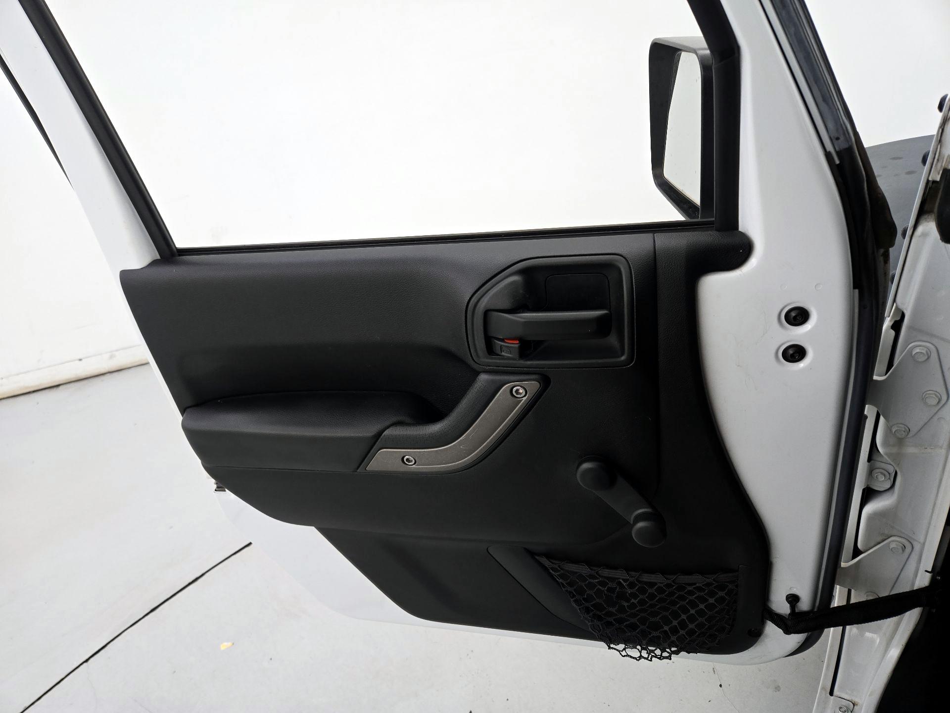 Thumbnail: 2016 Jeep Wrangler - 12