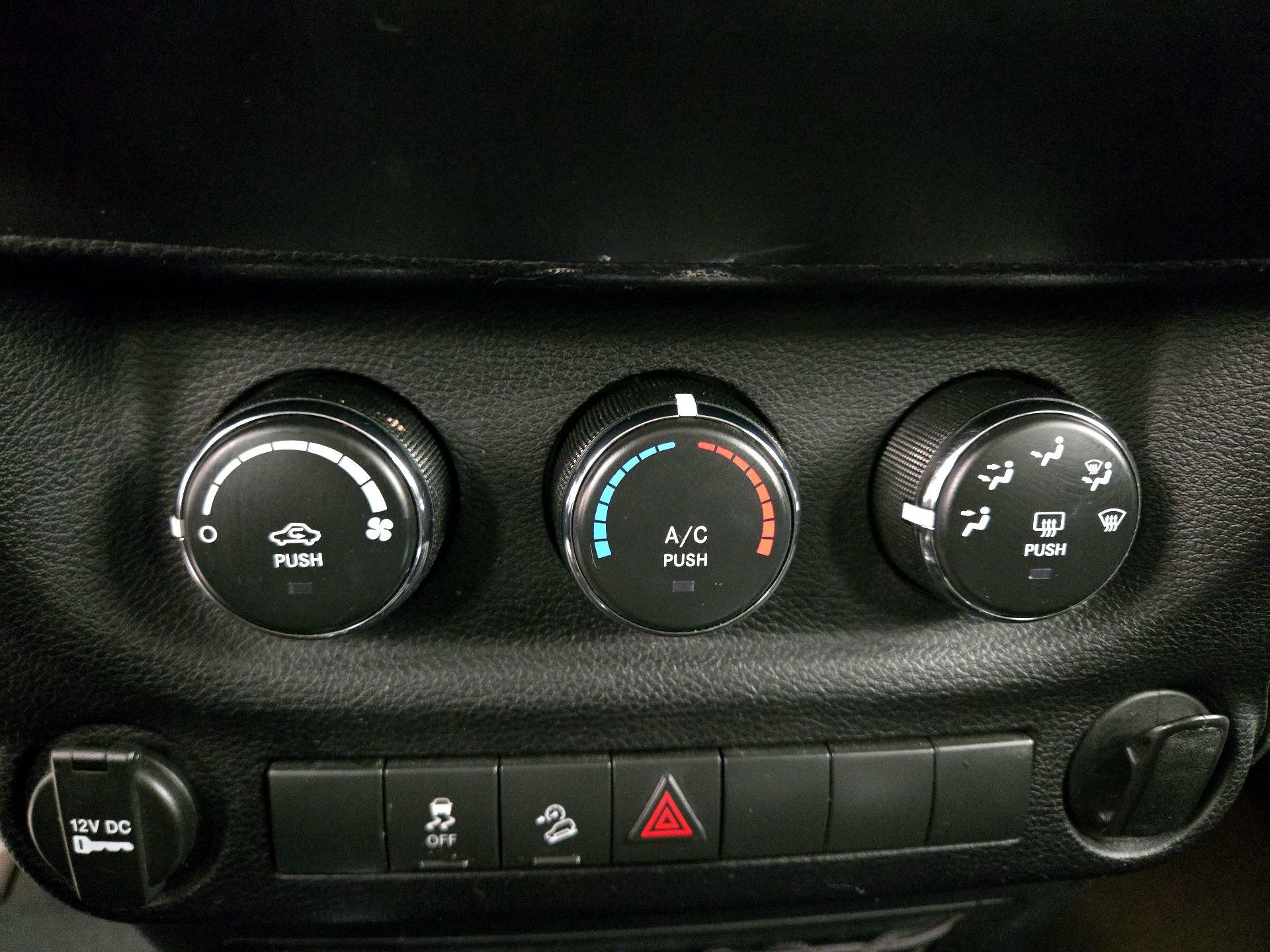 Thumbnail: 2016 Jeep Wrangler - 14