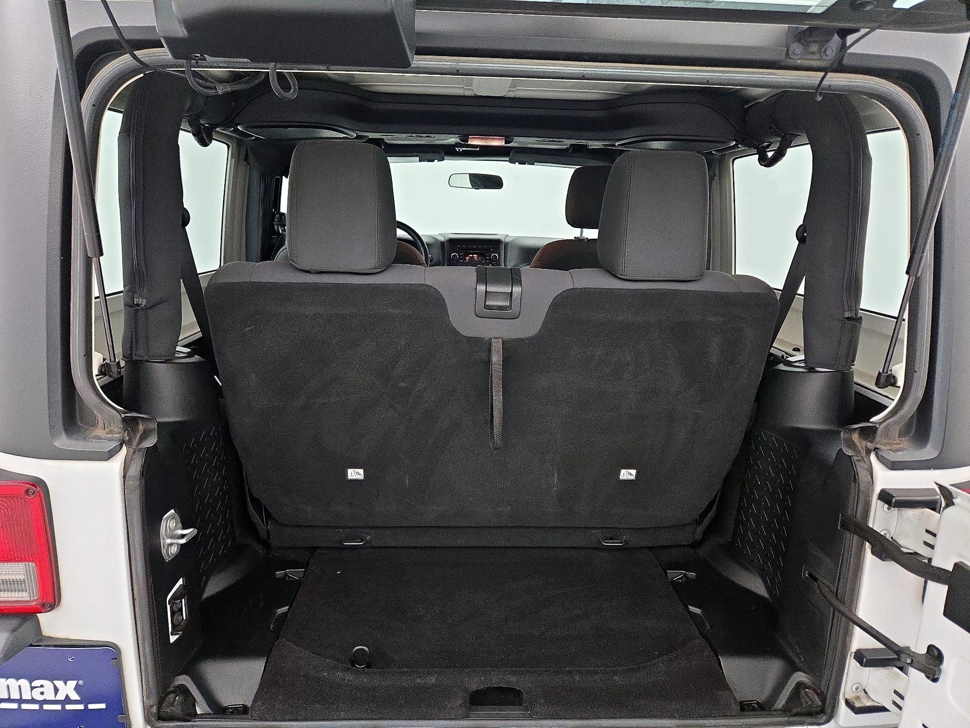 Thumbnail: 2016 Jeep Wrangler - 18