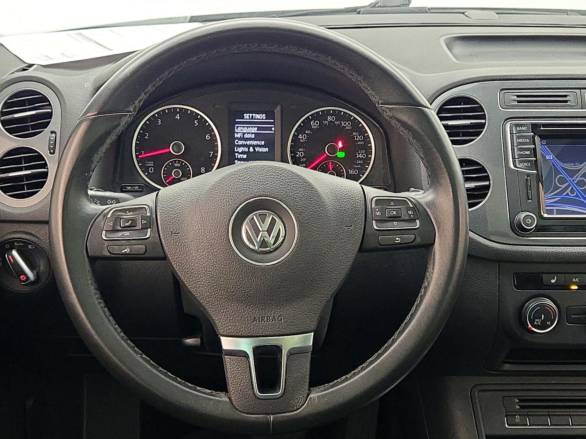 Thumbnail: 2016 Volkswagen Tiguan - 10