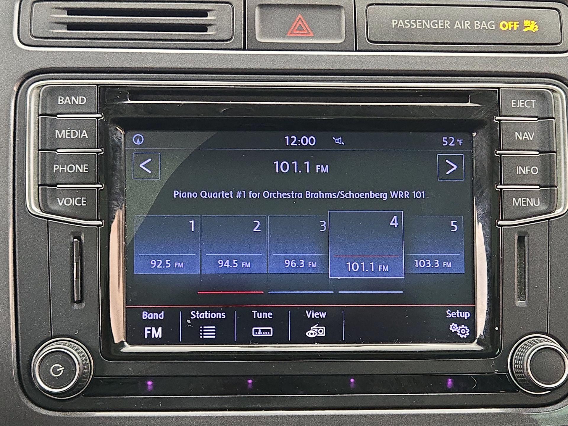 Thumbnail: 2016 Volkswagen Tiguan - 16