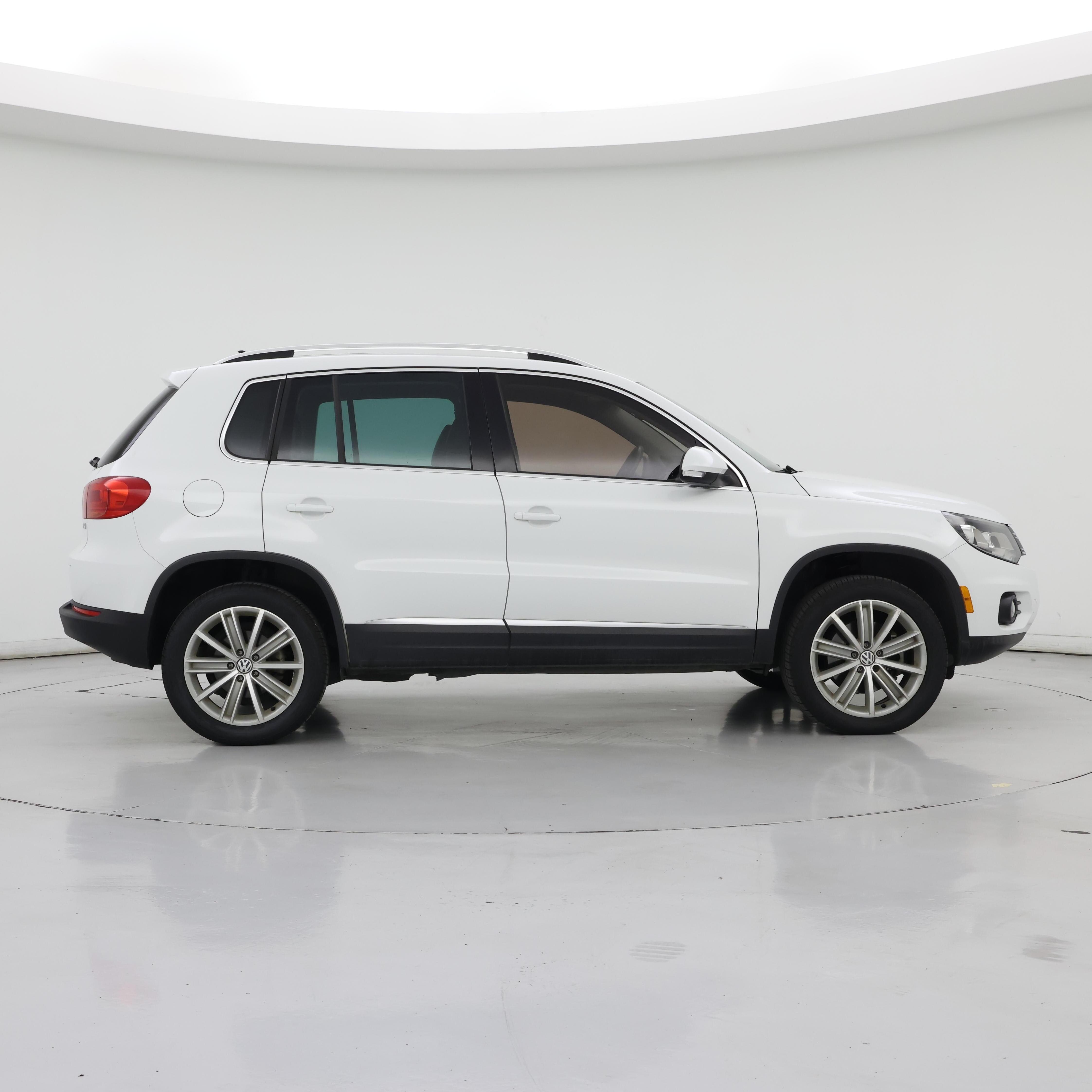 Thumbnail: 2016 Volkswagen Tiguan - 7