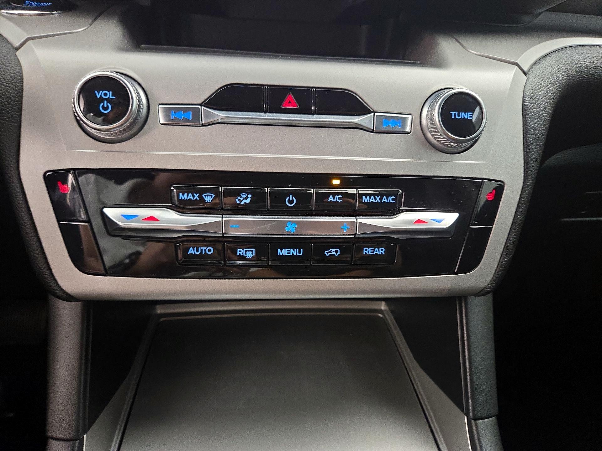 Thumbnail: 2022 Ford Explorer - 16