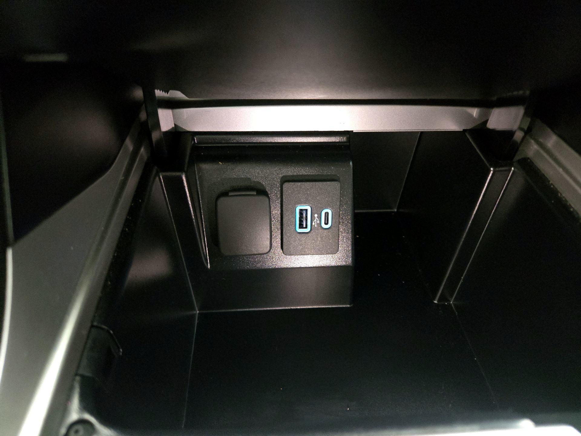 Thumbnail: 2022 Ford Explorer - 18