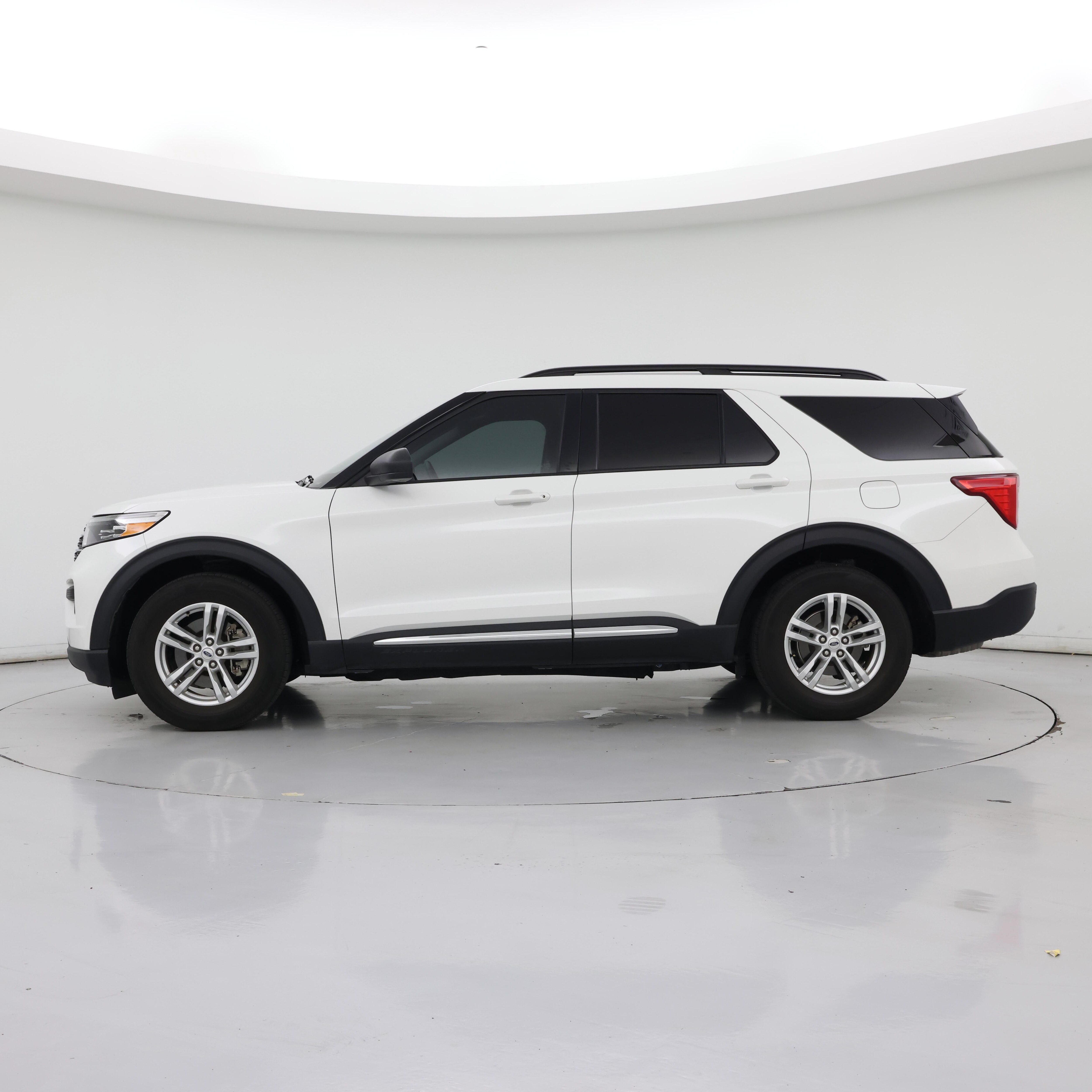 Thumbnail: 2022 Ford Explorer - 3