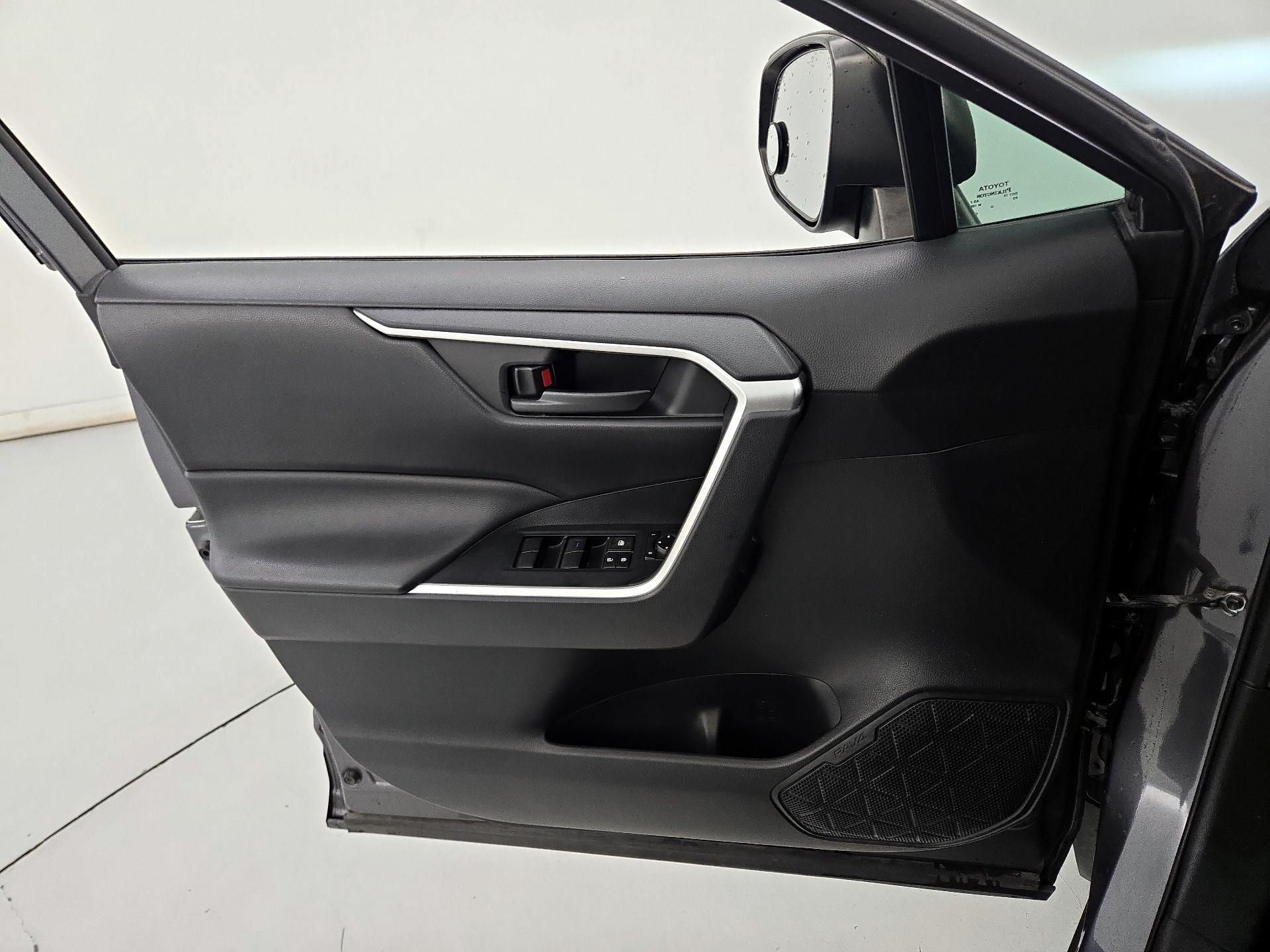 Thumbnail: 2019 Toyota RAV4 - 12